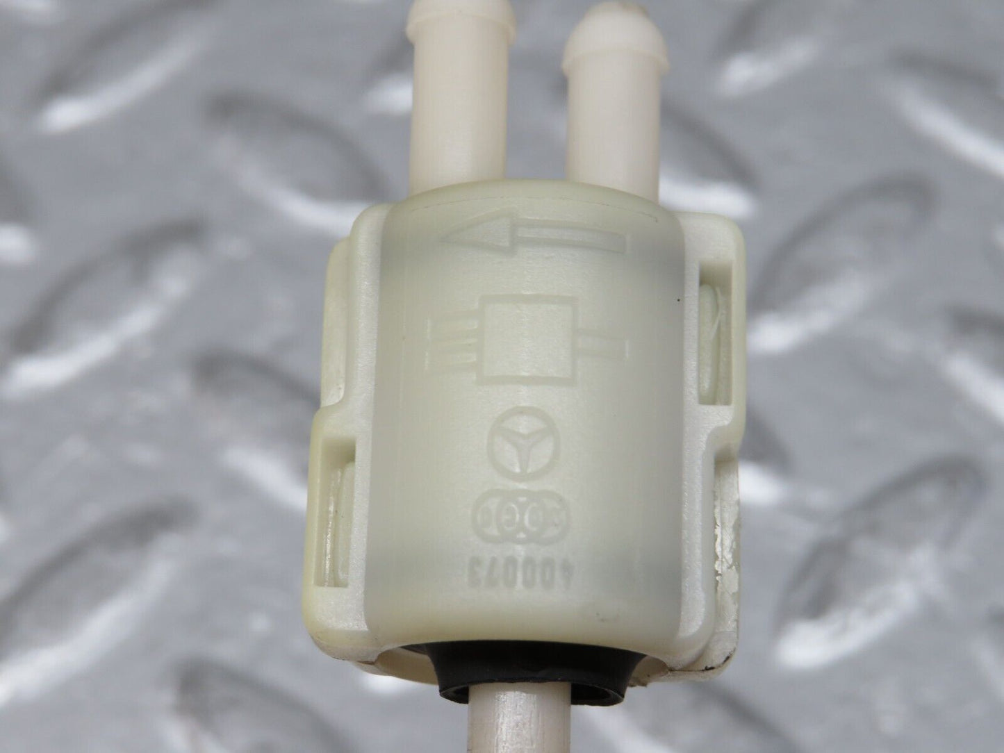37753 Mercedes-Benz A124 320E Cabriolet Windscreen Washer Fluid Distributor