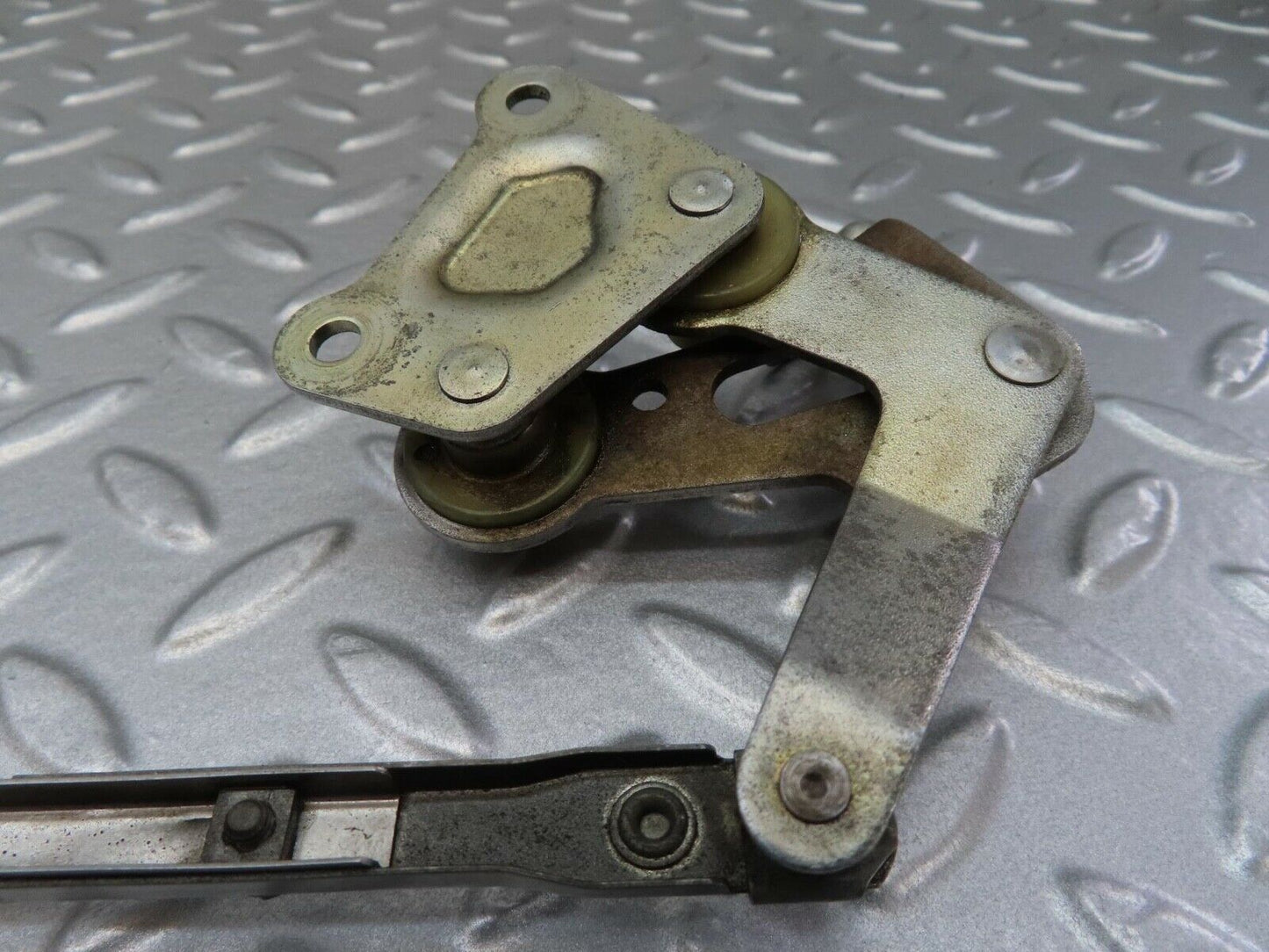 14015 Mercedes-Benz C107 280SLC Throttle Linkage