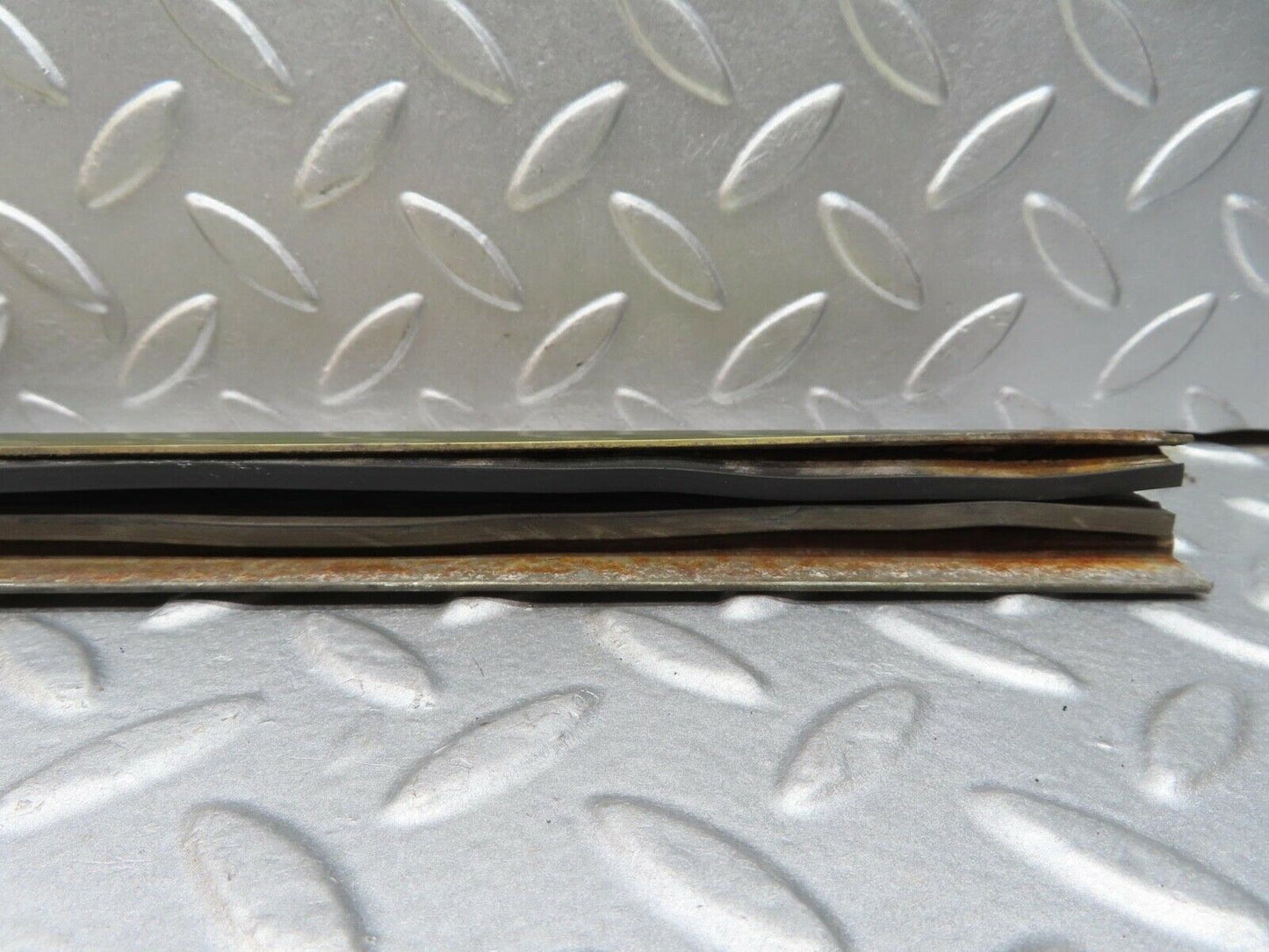 1110 Mercedes-Benz C123 230CE Coupe Front Right Door Window Bottom Rail