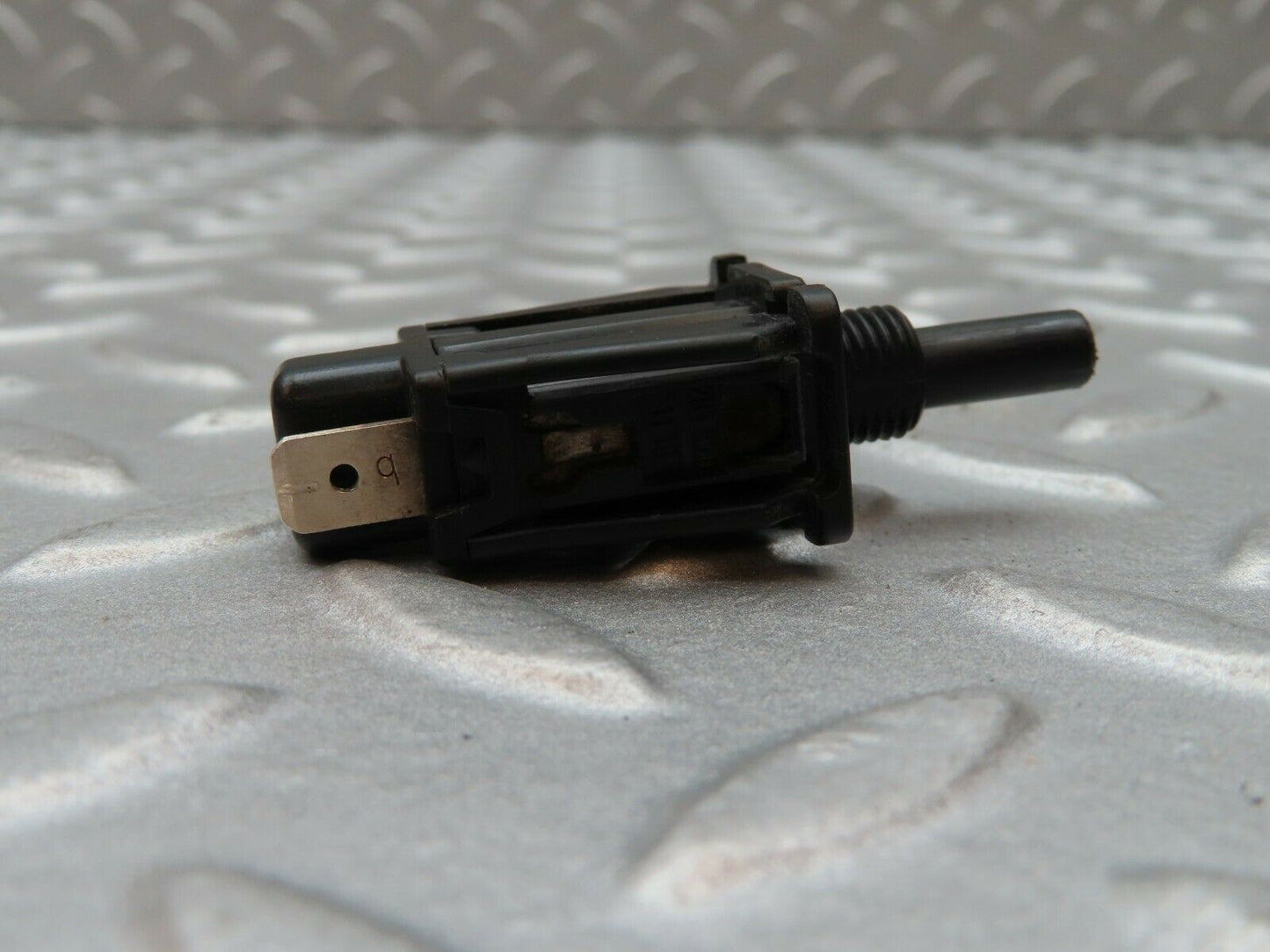 3835 Mercedes-Benz S123 200T Wagon Door Contact Switch  2018201110