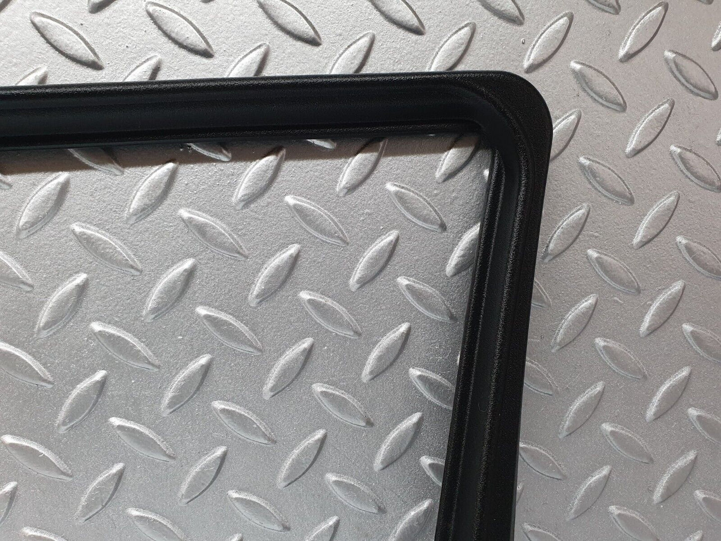 42085 Mercedes-Benz W202 C200 Front Right Door Window Frame Cover 2027250271