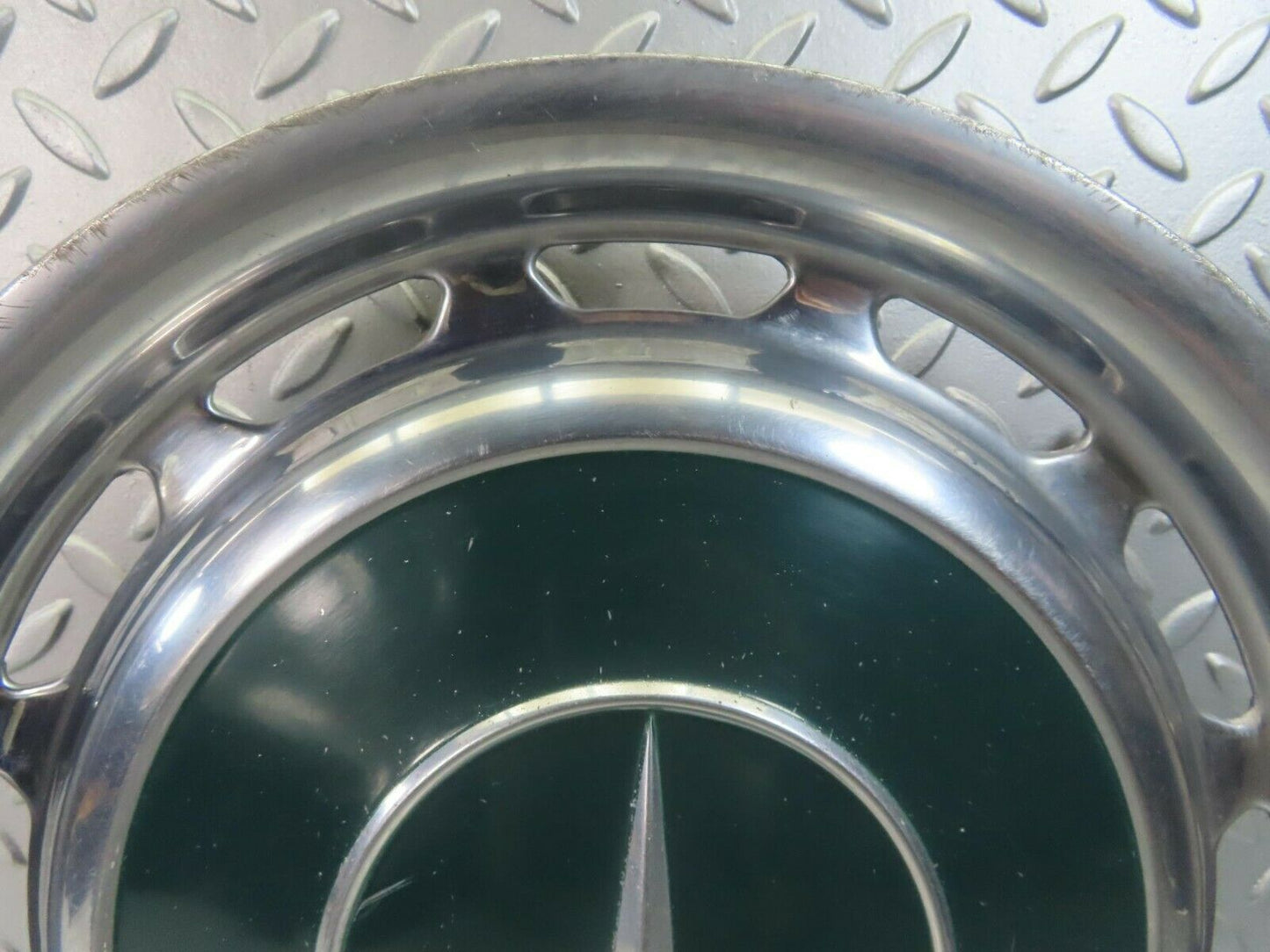 8417 Mercedes-Benz Vintage Wheel Trim Hub Cap 14