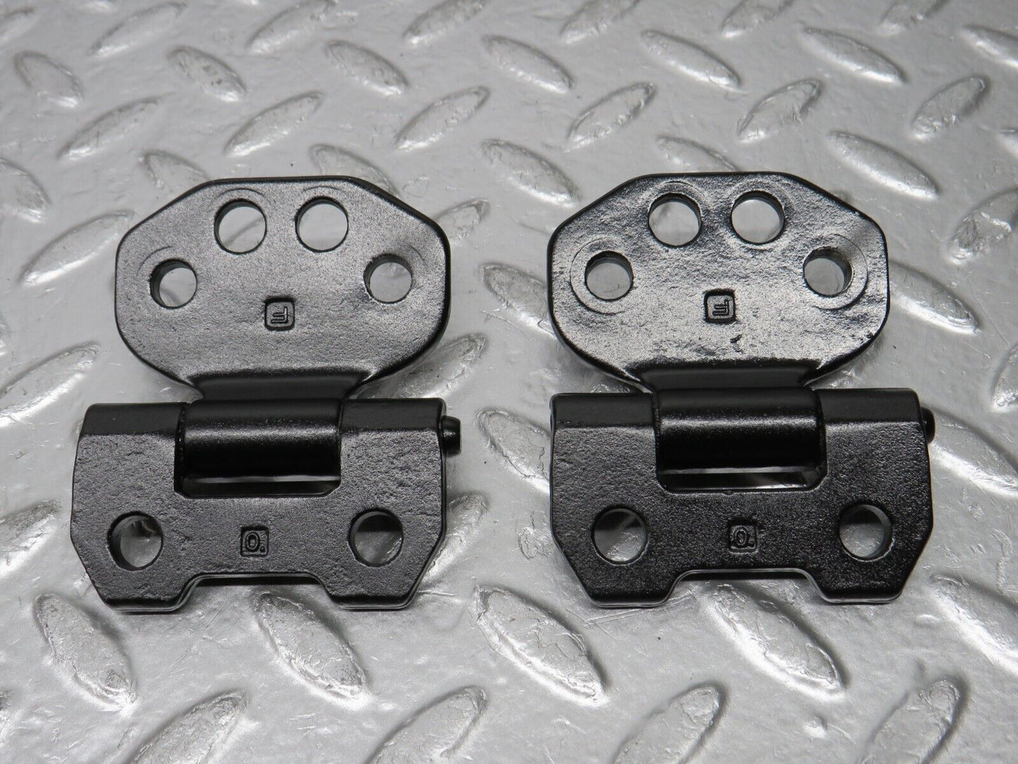 30392 Mercedes-Benz W124 230E Left Door Hinge Pair