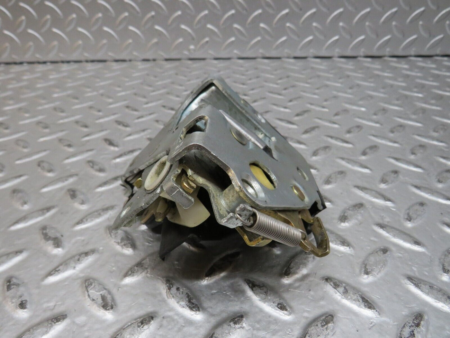 28739 Mercedes-Benz W123 230E Front Right Door Lock Mechanism 1237230208