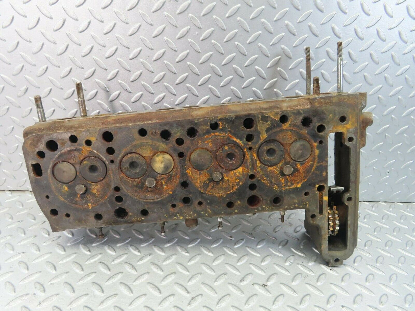 8690 Mercedes-Benz W115 Cylinder Head 6150181101