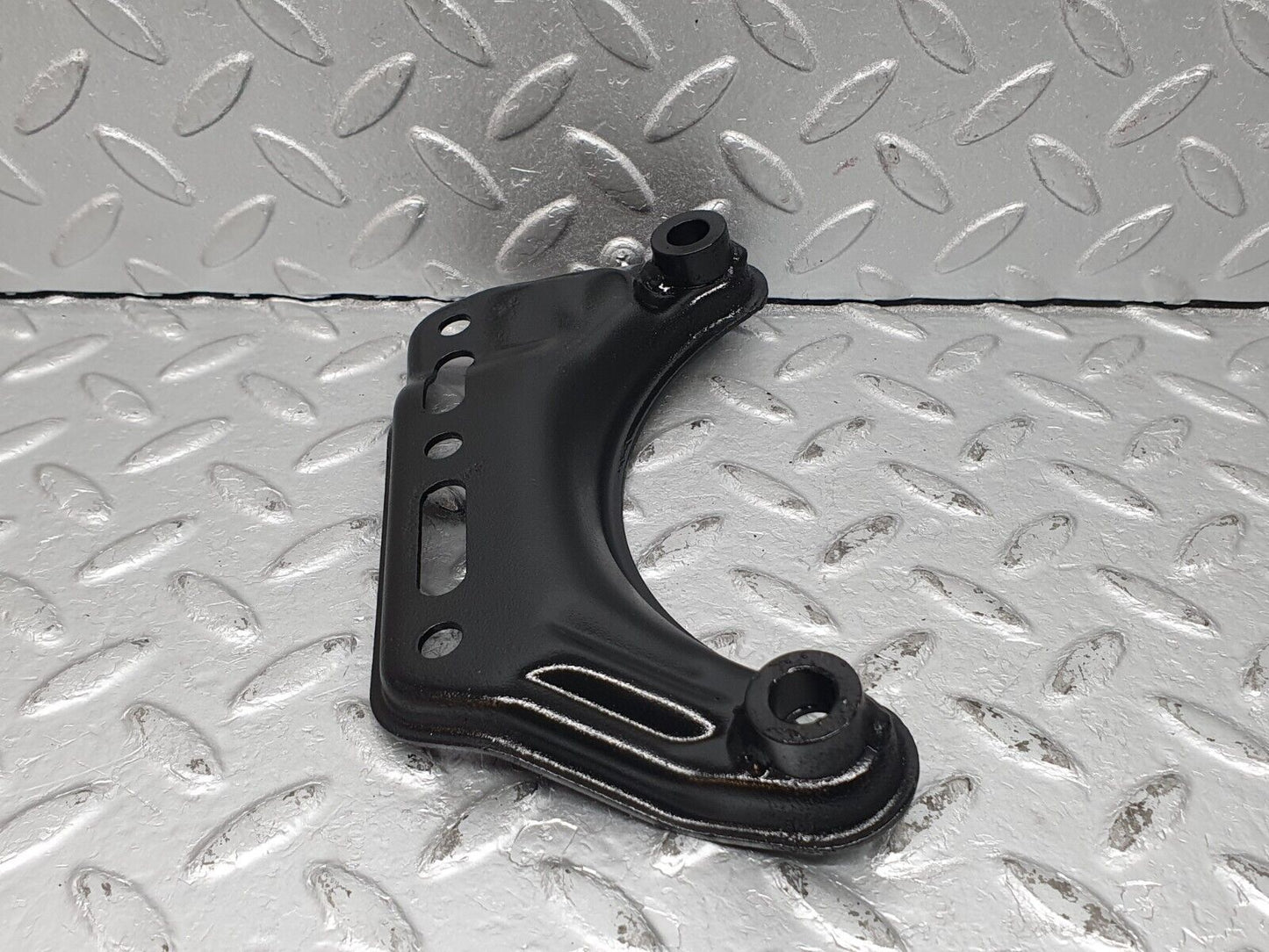 41151 Mercedes-Benz W126 300SE Air Conditioning Compressor Support Bracket
