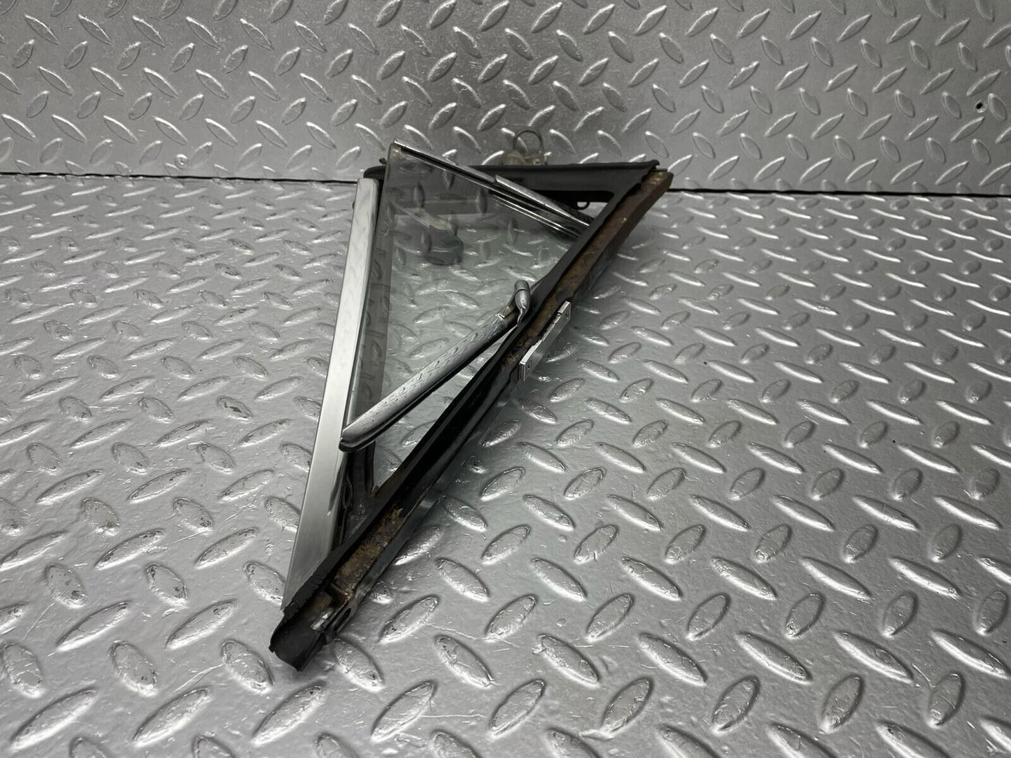 40521 Mercedes-Benz W108 Front Left Quarter Window