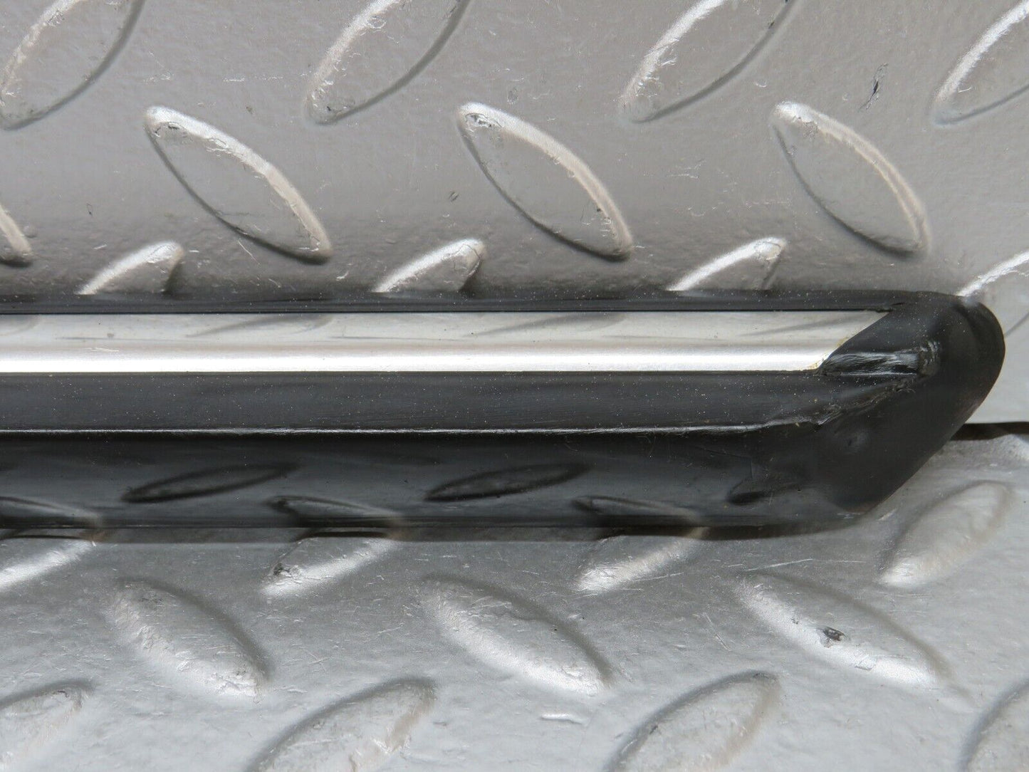 26293 Mercedes-Benz W116 450SE Front Right Fender Centre Moulding Trim