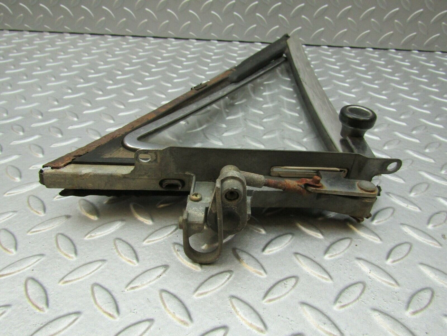 3368 Mercedes-Benz W108 280SE Quarter Window Glass Front Right