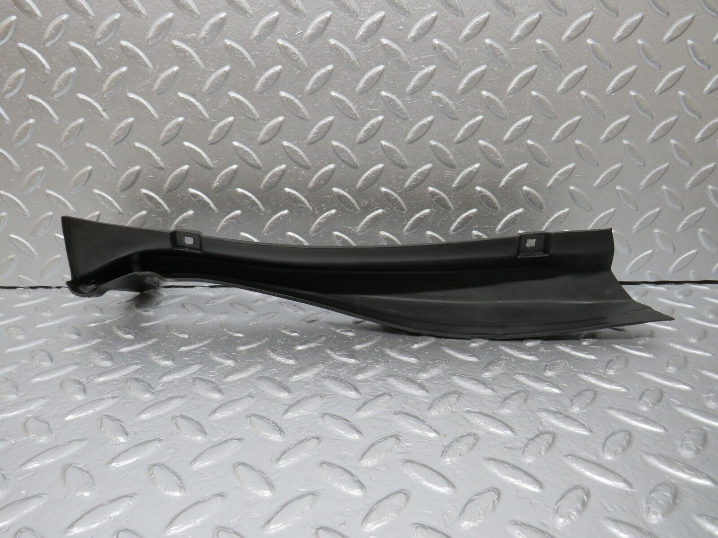 33979 Mercedes-Benz W124 260E Water Drain 1246283707 1246202667