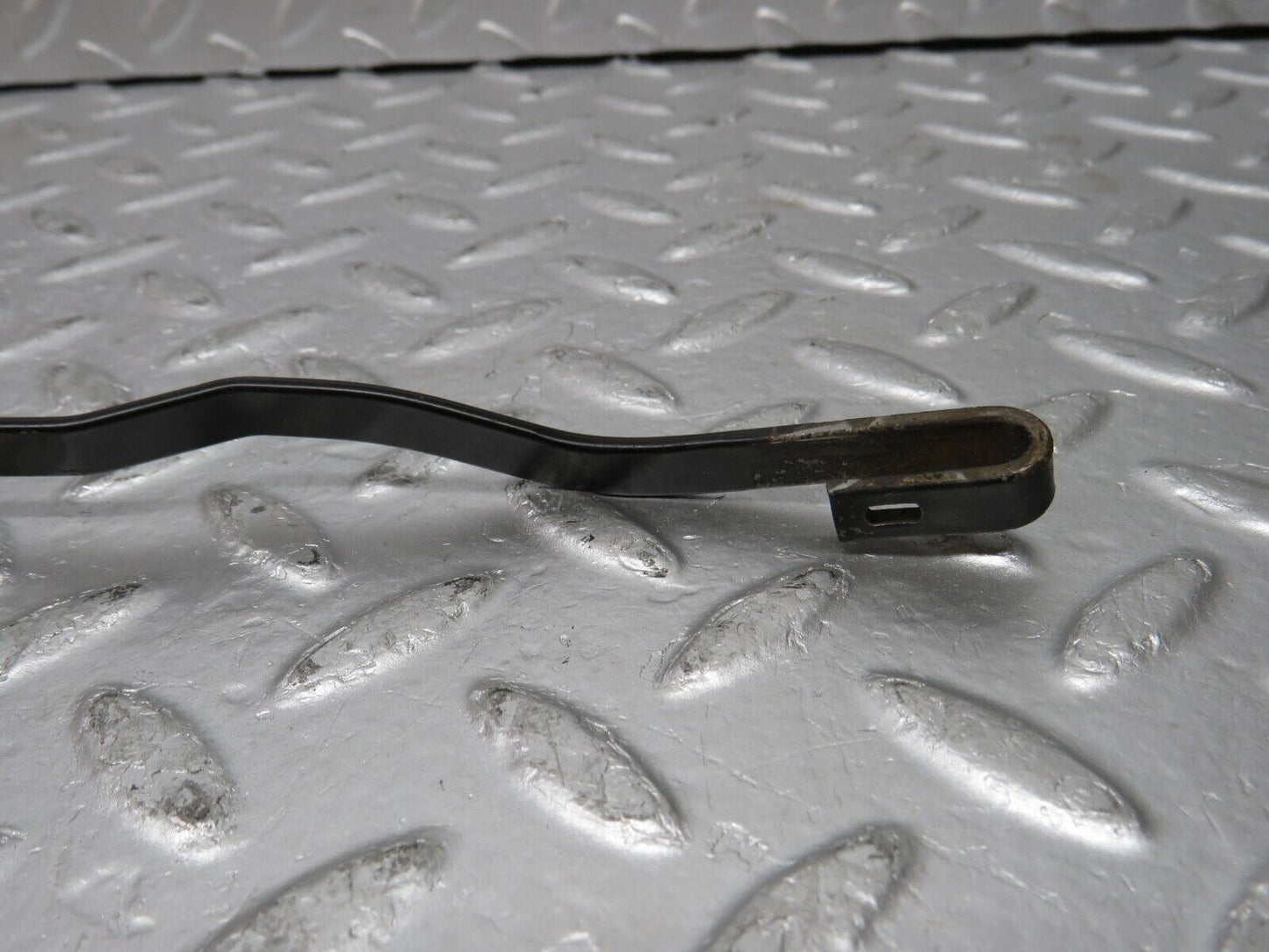 32098 Mercedes-Benz W123 230E Wiper Arm Bosch Right Side
