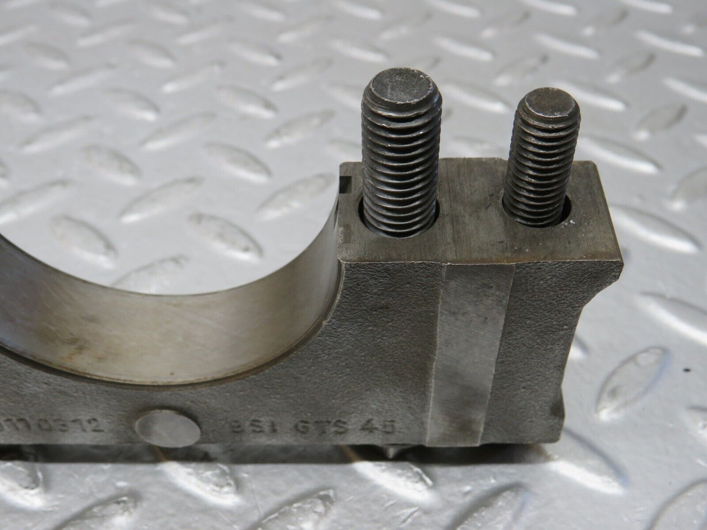 32868 Mercedes-Benz C107 R107 350 V8 Crankshaft Bearing Block 1160110312
