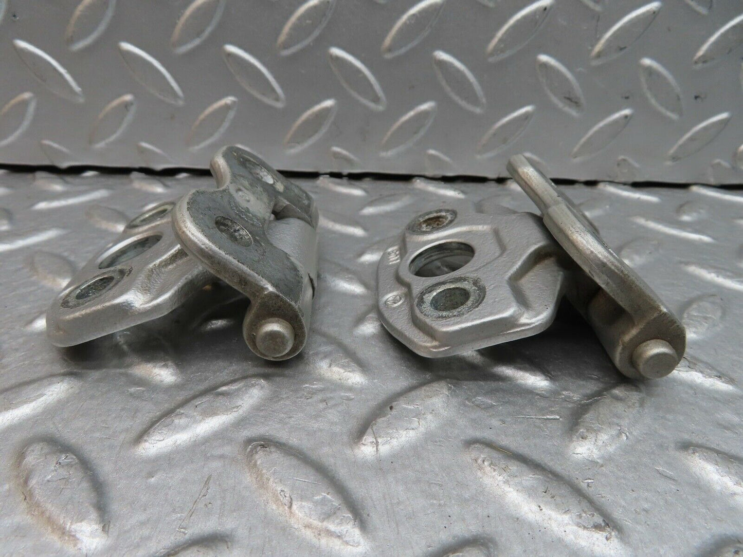 19342 Mercedes-Benz C140 CL420 Coupe Left Door Hinges Pair