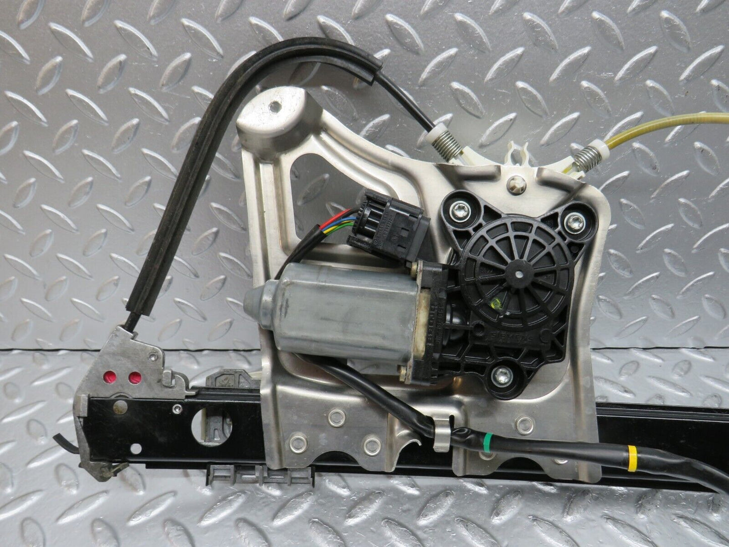 32288 Mercedes-Benz W220 S430 Front Left Window Regulator Siemens 2208200715