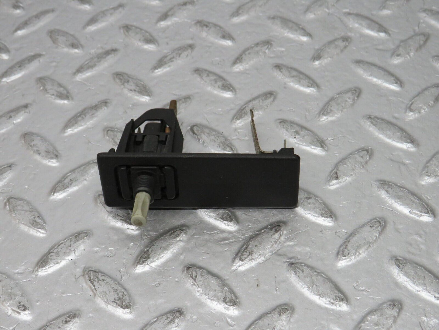 31781 Mercedes-Benz W201 190LE 1.8L Trunk Boot Light Switch 2018201211