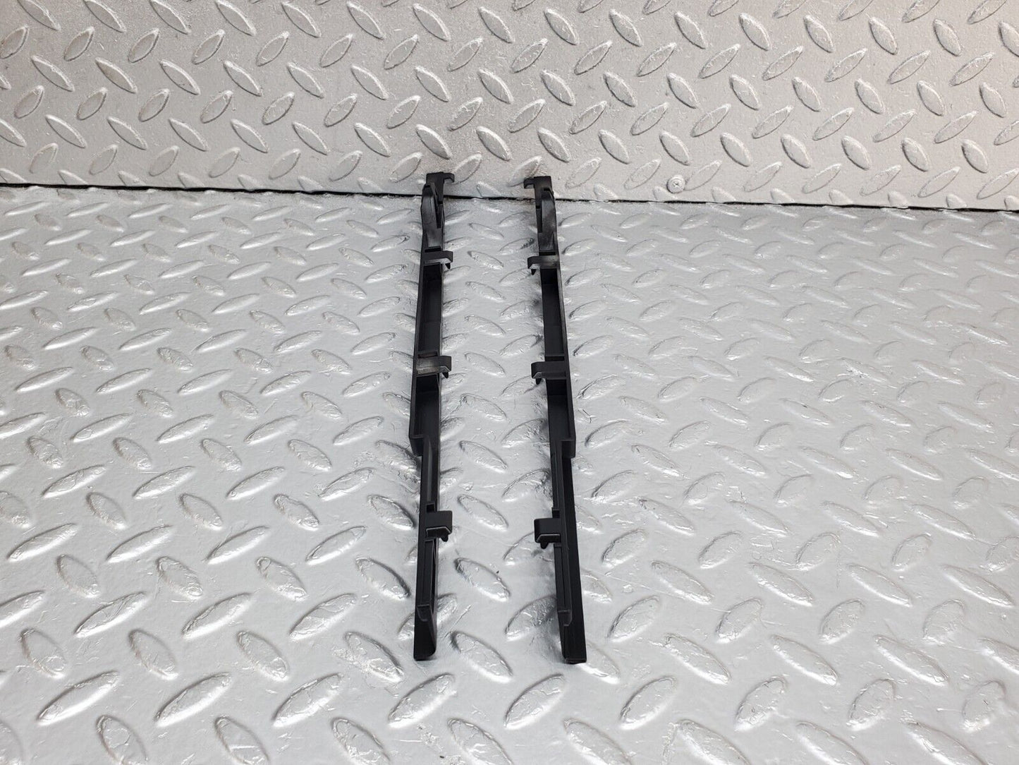 44676 Mercedes-Benz W124 220E Sunroof Frame Guide Rail 1247820131 1247820231