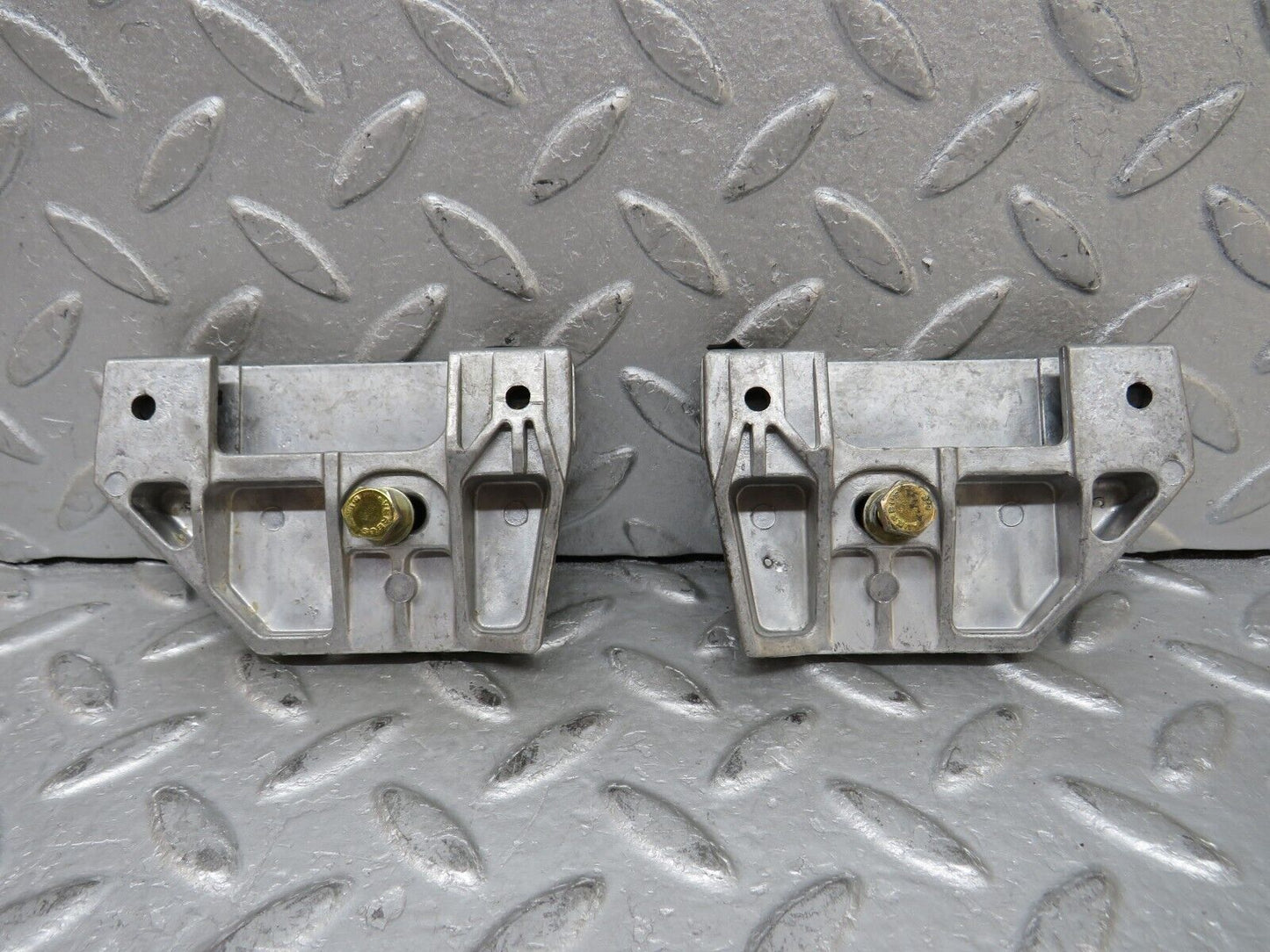 37817 Mercedes-Benz A124 320E Door Window Guide Bracket 2x 1247250132