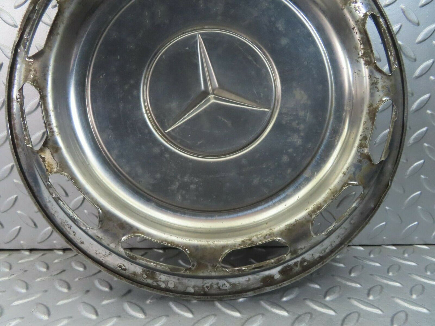 8403 Mercedes-Benz Vintage Wheel Trim Hub Cap 14