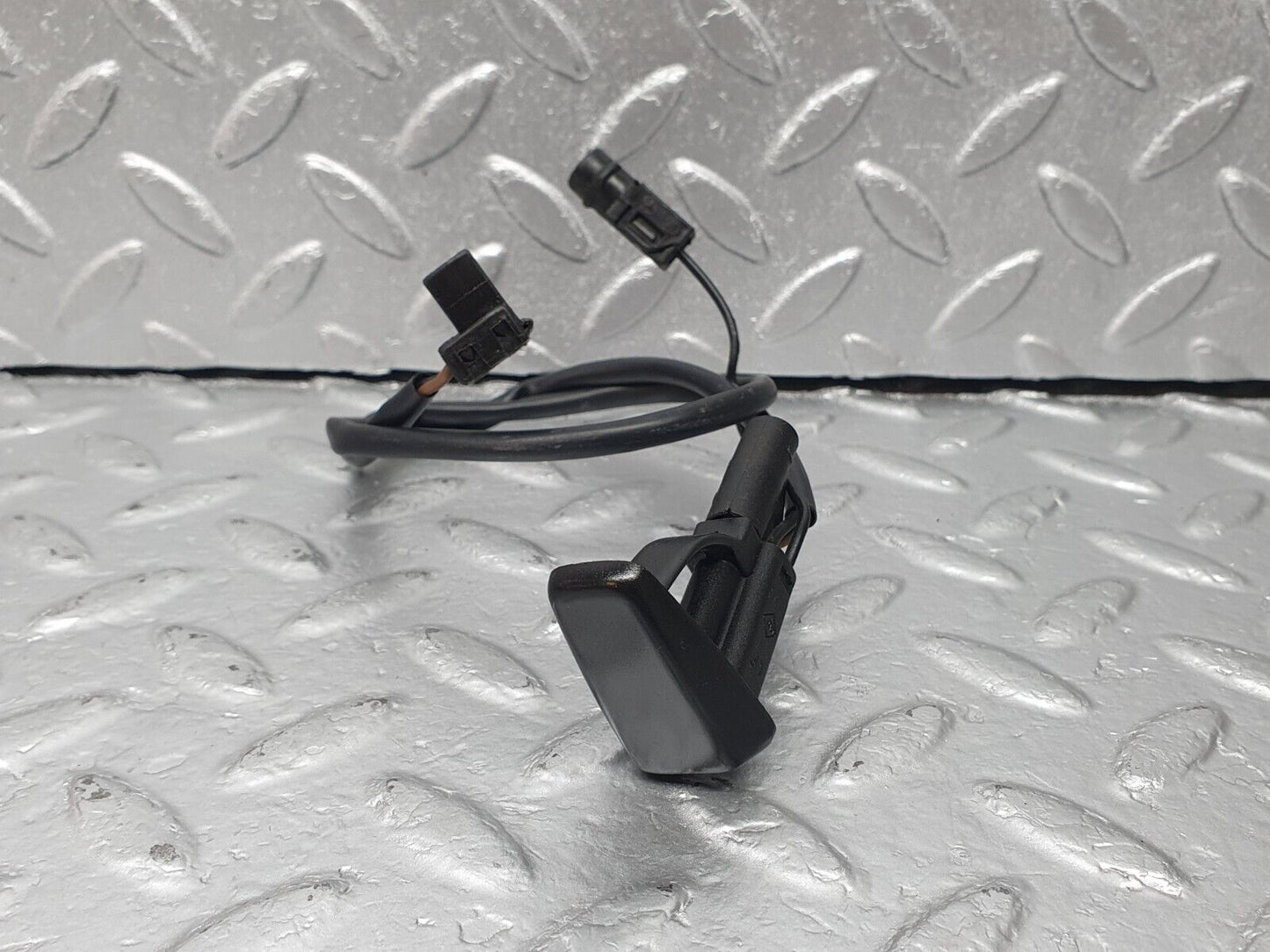 42367 Mercedes-Benz R129 320SL Coupe Windscreen Washer Nozzle