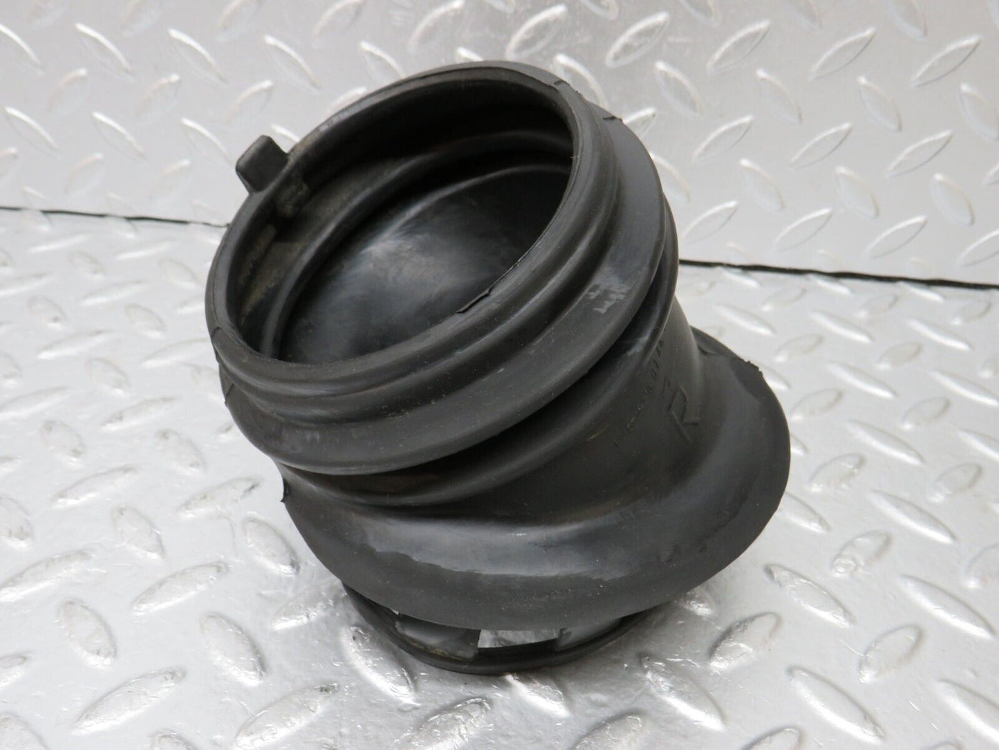 34428 Mercedes-Benz C126 380SEC Coupe Fuse Box Rubber Grommet 1265450146