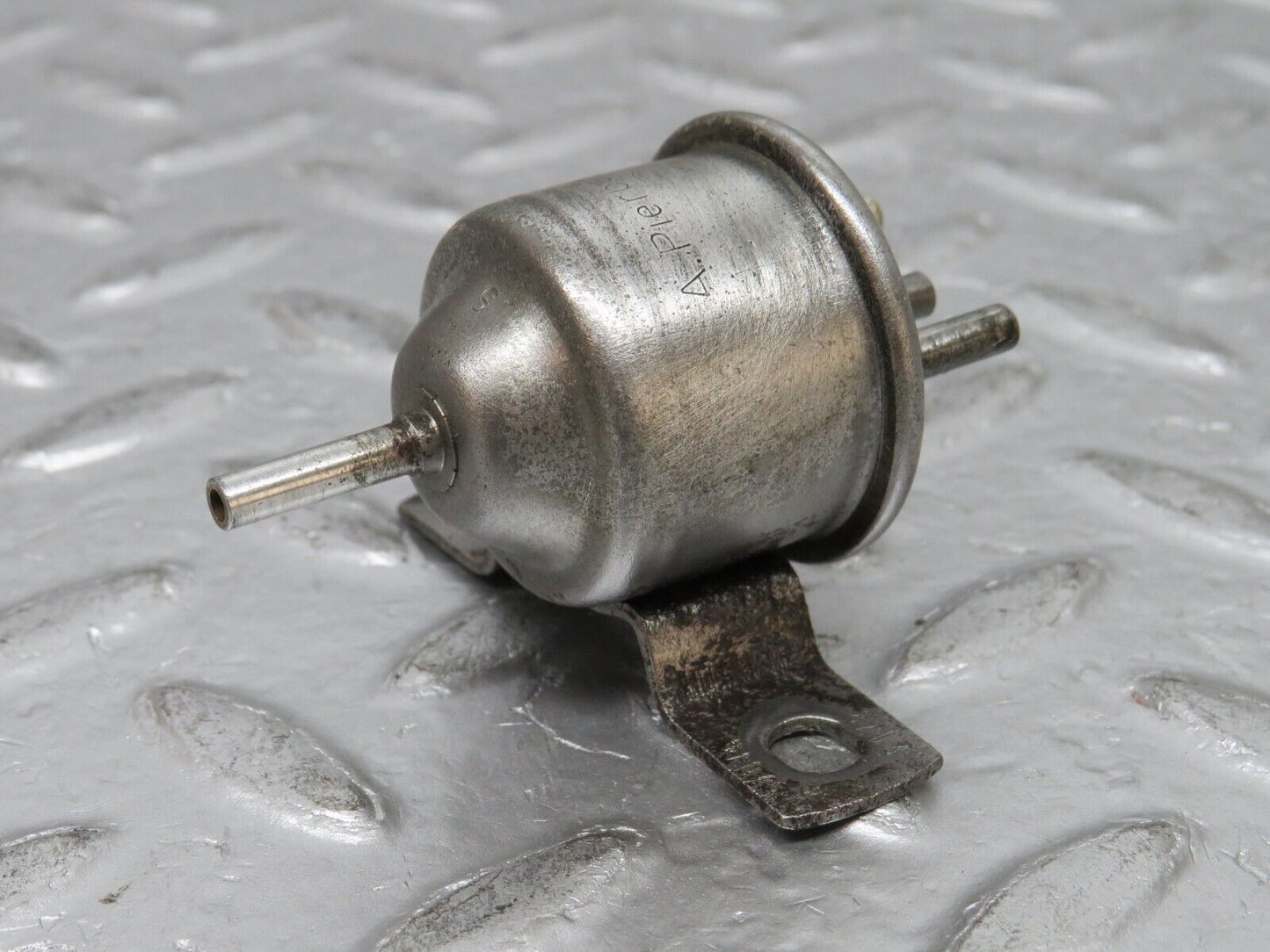 0781 Mercedes-Benz C107 350SLC Coupe Vacuum Check Valve