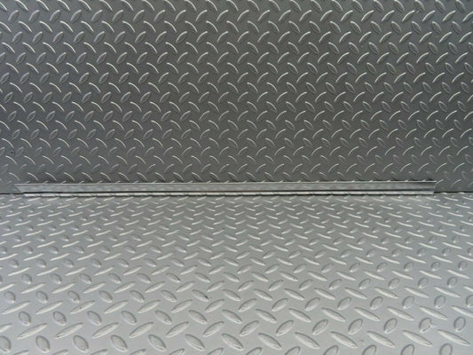 7176 Mercedes-Benz C107 350SLC Coupe Right Door Chrome Trim