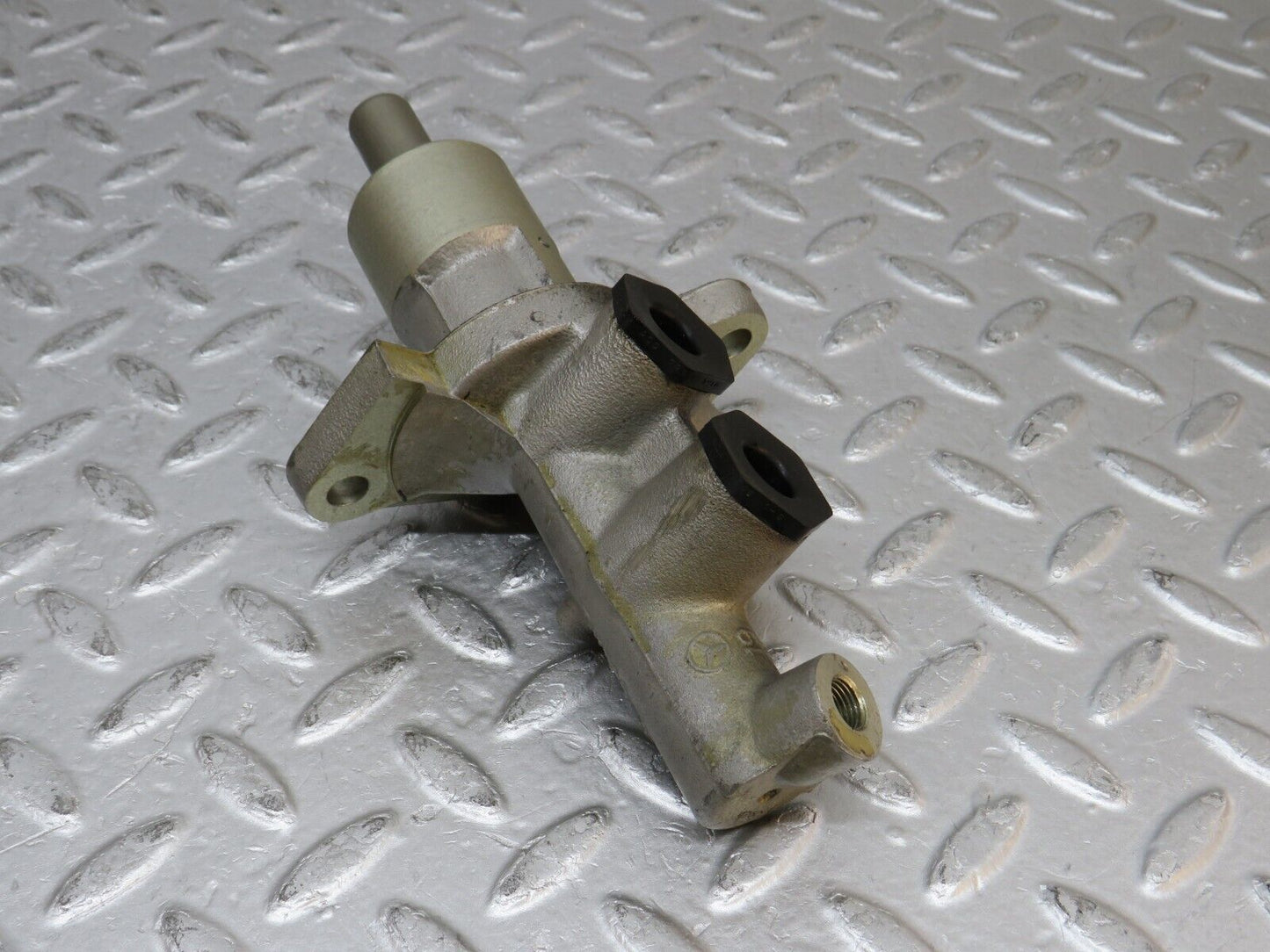 37931 Mercedes-Benz A124 320E Cabriolet Brake Master Cylinder Girling