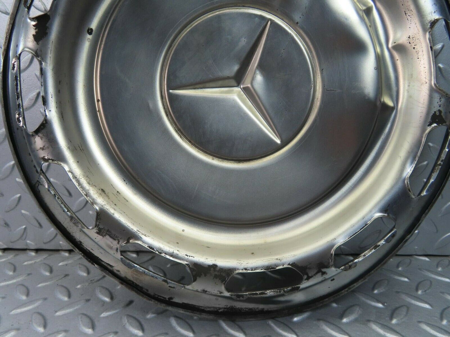 8397 Mercedes-Benz Vintage Wheel Trim Hub Cap 14