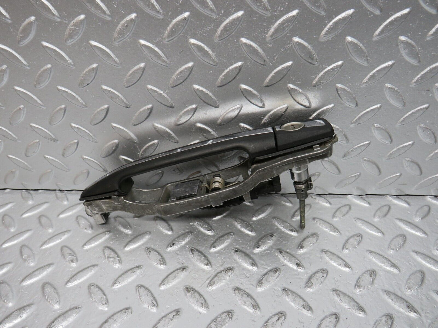 31514 Mercedes-Benz S124 220TE Front Left Exterior Door Handle No Key
