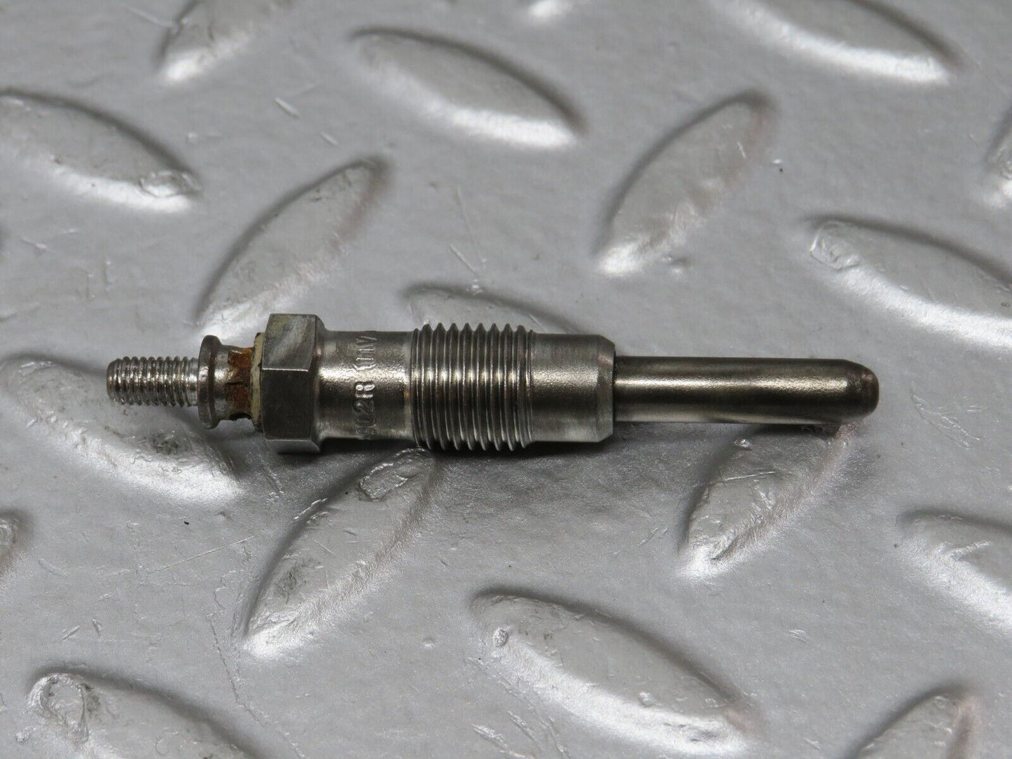 32894 Mercedes-Benz W123 300D Glow Plug Bosch Y-902R 046