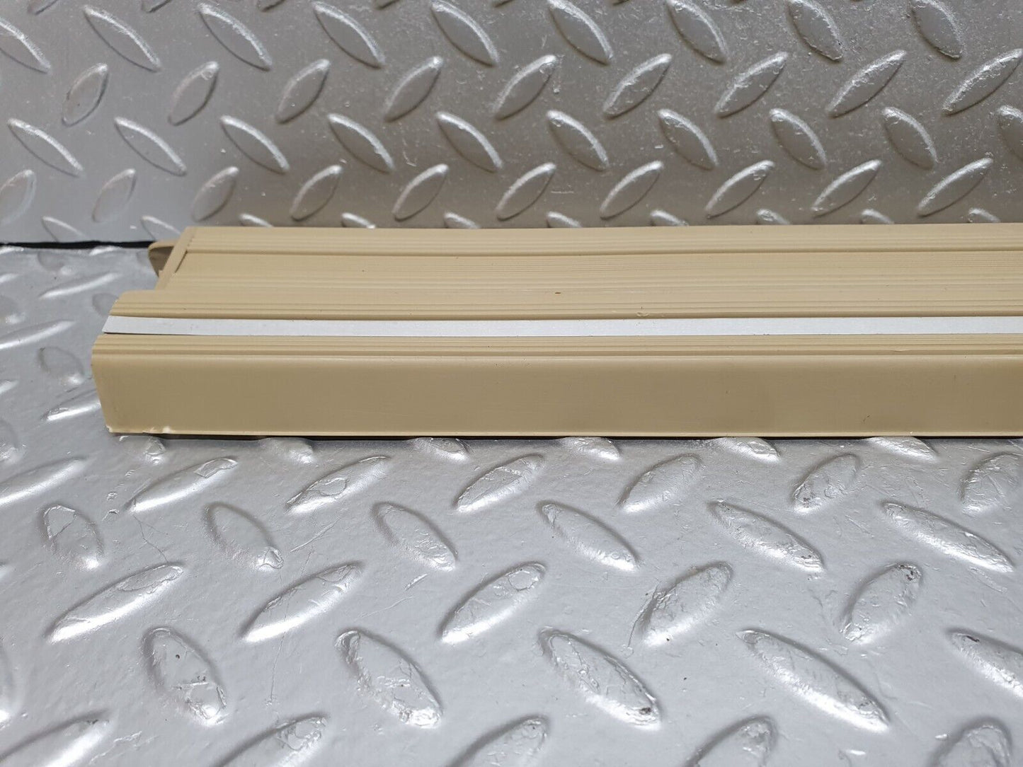 40942 Mercedes-Benz W126 300SE Front Left Door Sill Trim Beige