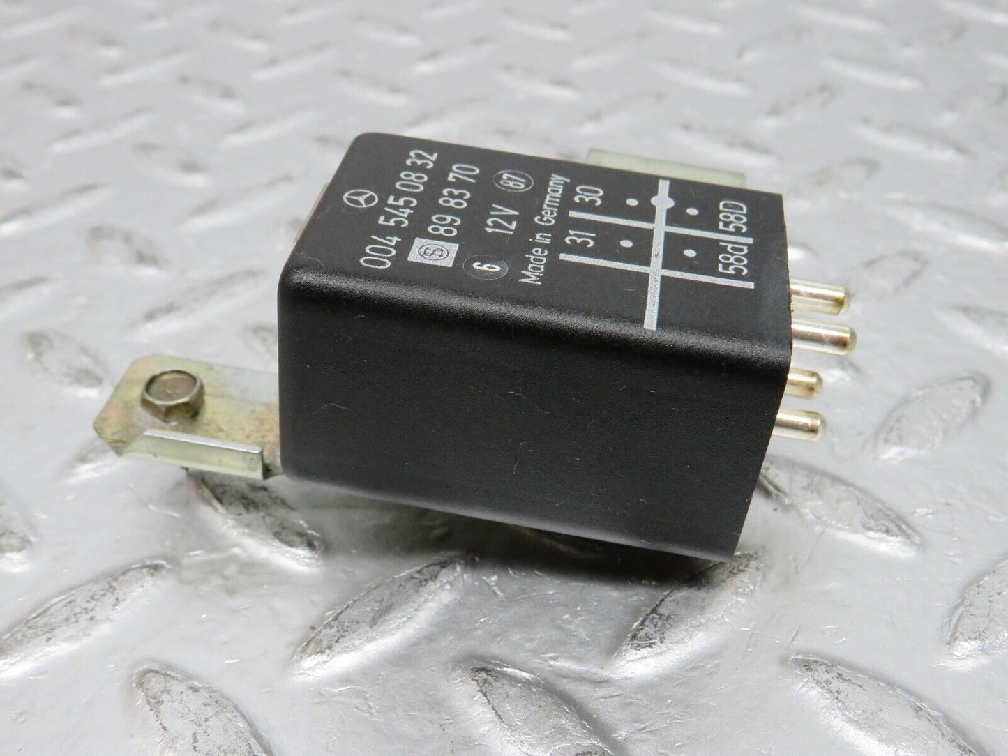 32392 Mercedes-Benz S124 300TE Wagon Instrument Cluster Light Relay 0045450832