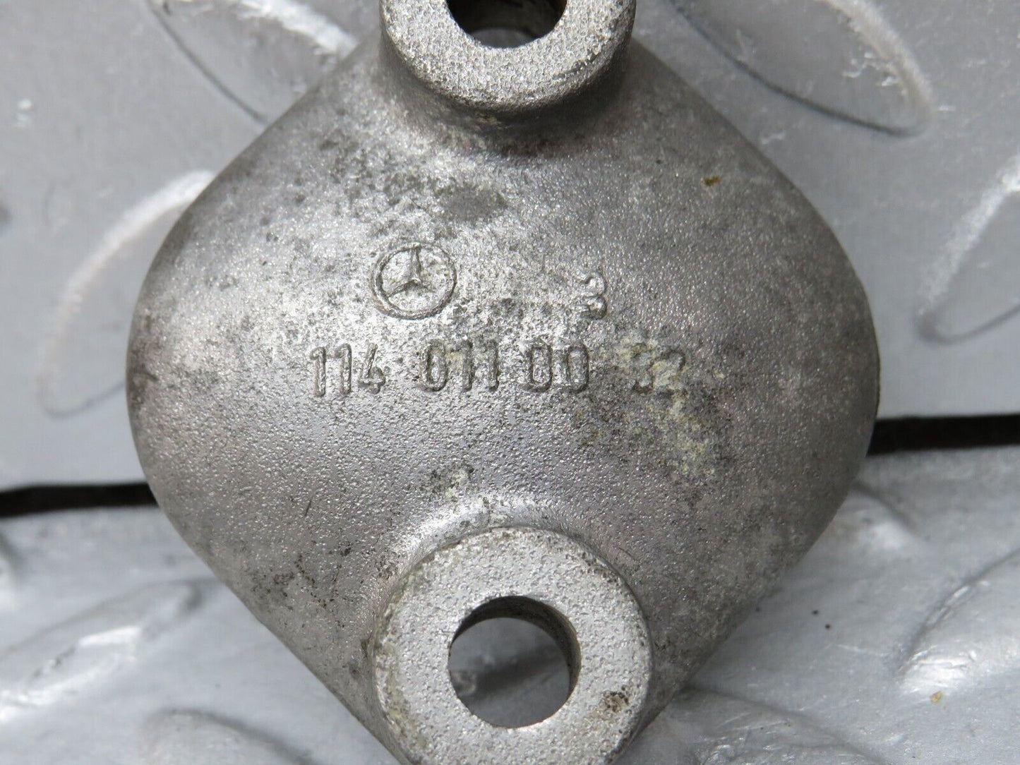 35638 Mercedes-Benz R107 280SL Engine Fuel Pump Cover 1140110032