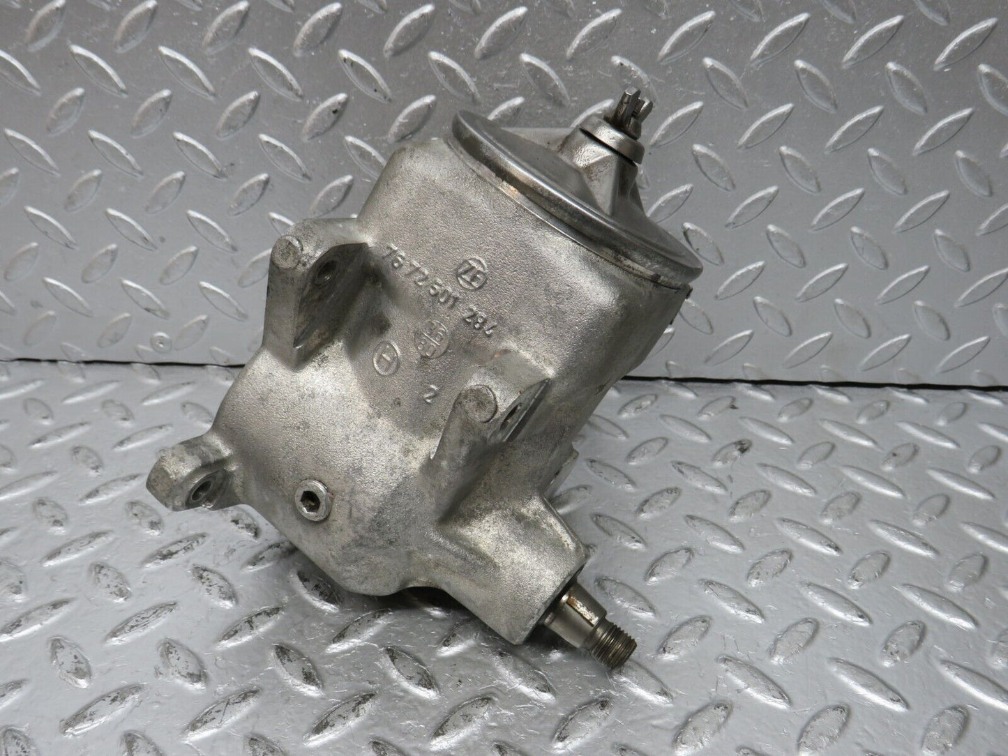 32886 Mercedes-Benz W123 300D Power Steering Pump 1164602480 7672900424