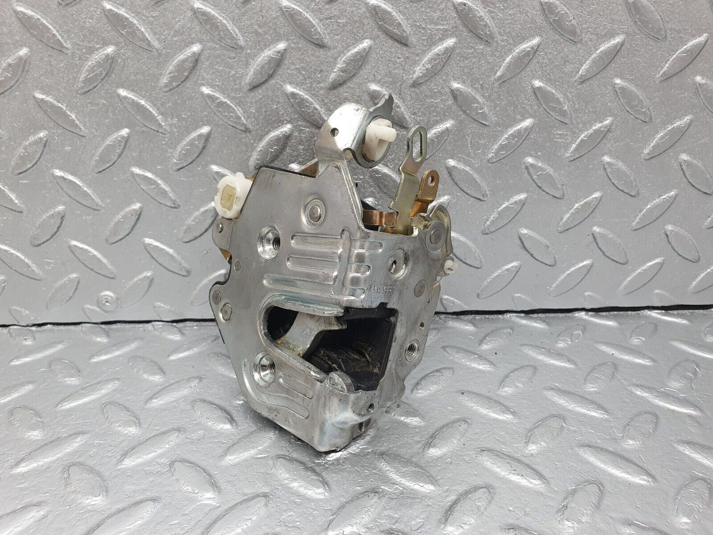 41500 Mercedes-Benz W124 200E Front Left Door Lock Mechanism