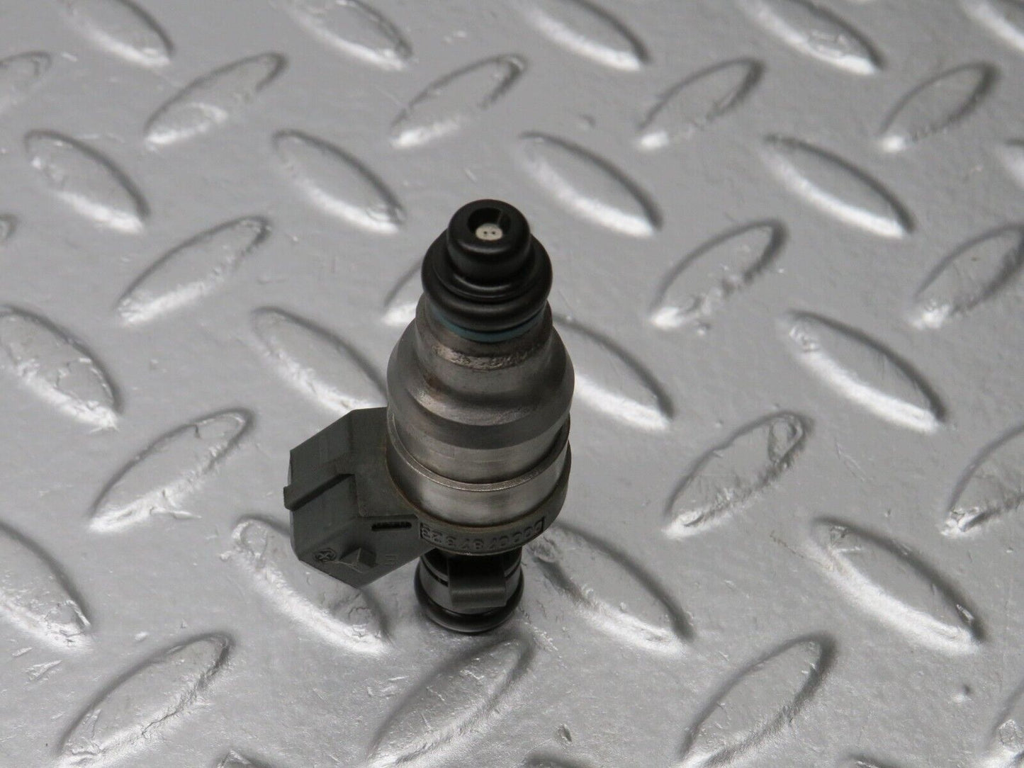 39421 Mercedes-Benz R129 320SL Coupe Fuel Injector Bosch 0000787323 0280155209