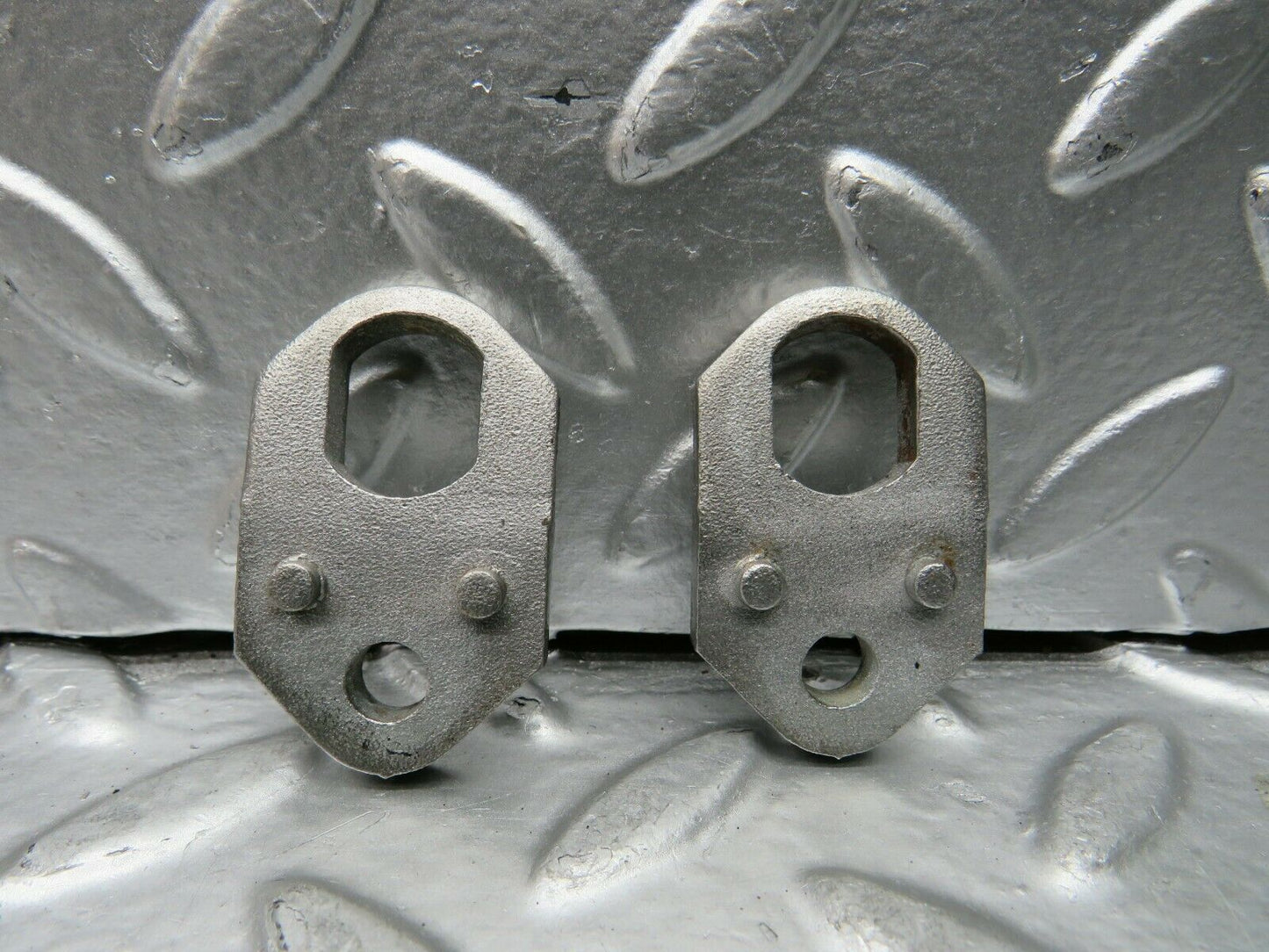 23170 Mercedes-Benz C107 450SLC Coupe Fuel Injector Bracket Pair