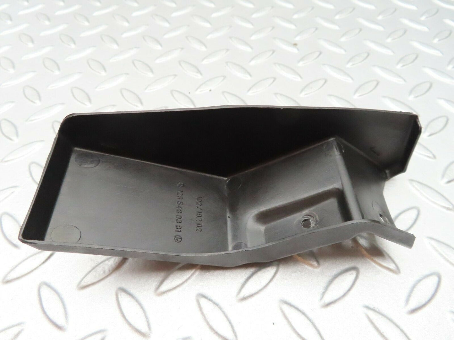 3776 Mercedes-Benz S123 200T Wagon Cover 1235460381