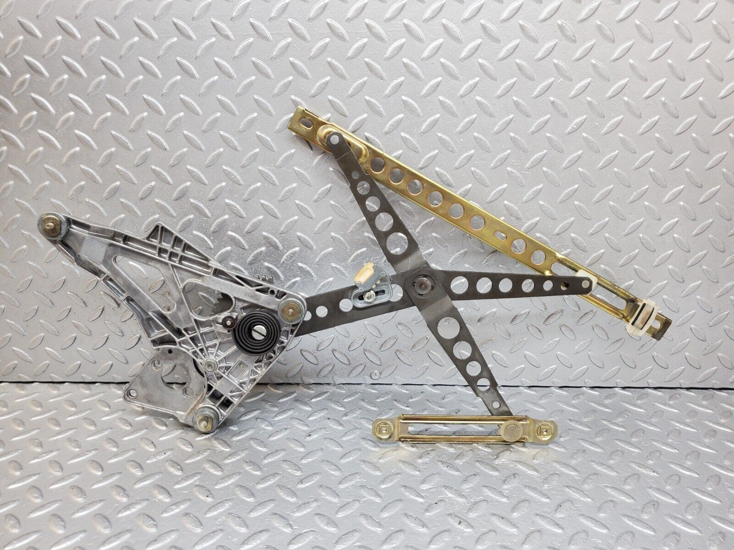 44412 Mercedes-Benz W123 280E Front Left Power Window Regulator 1237202746 1267250311