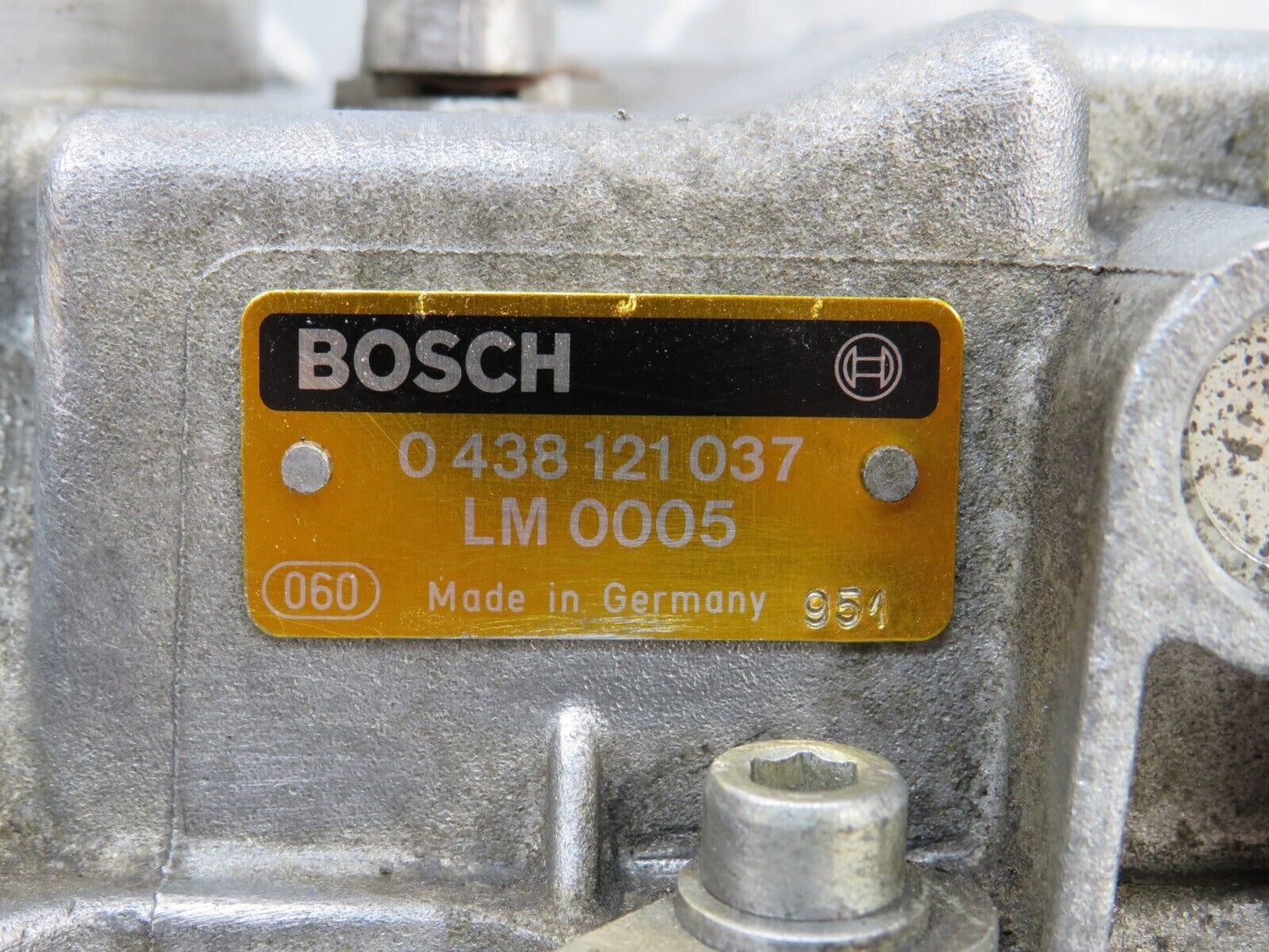 36269 Mercedes-Benz W126 420SE Air Flow Mass Meter Sensor Bosch 0438121037 1161400618
