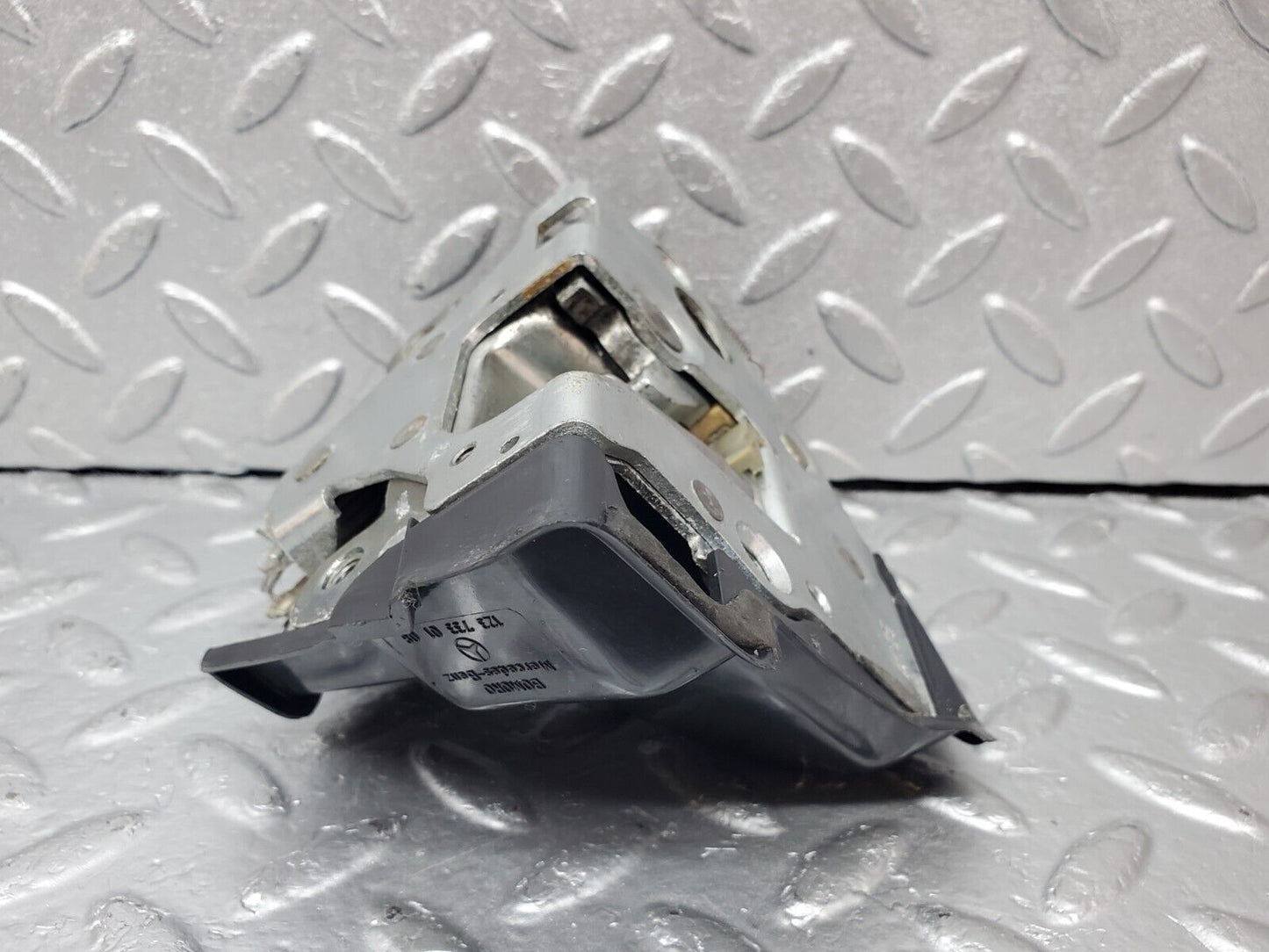 45623 Mercedes-Benz W126 420SE Rear Left Door Lock Mechanism 1237230108