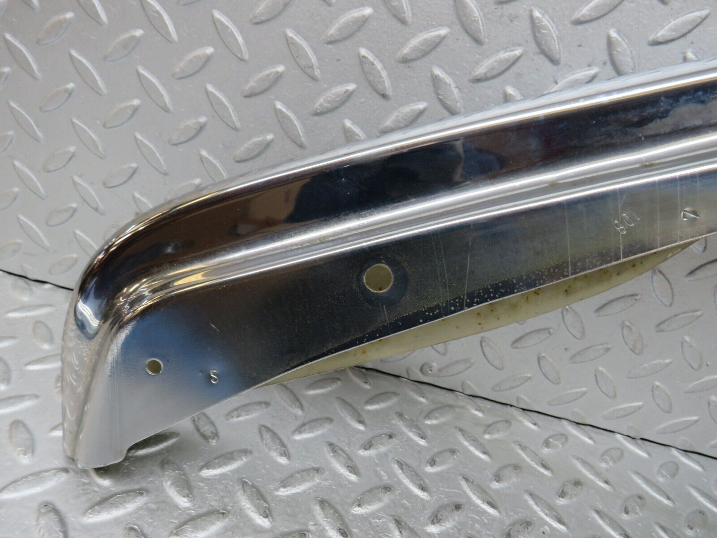 37669 Mercedes-Benz W109 300SEL Front Left Upper Bumper Corner