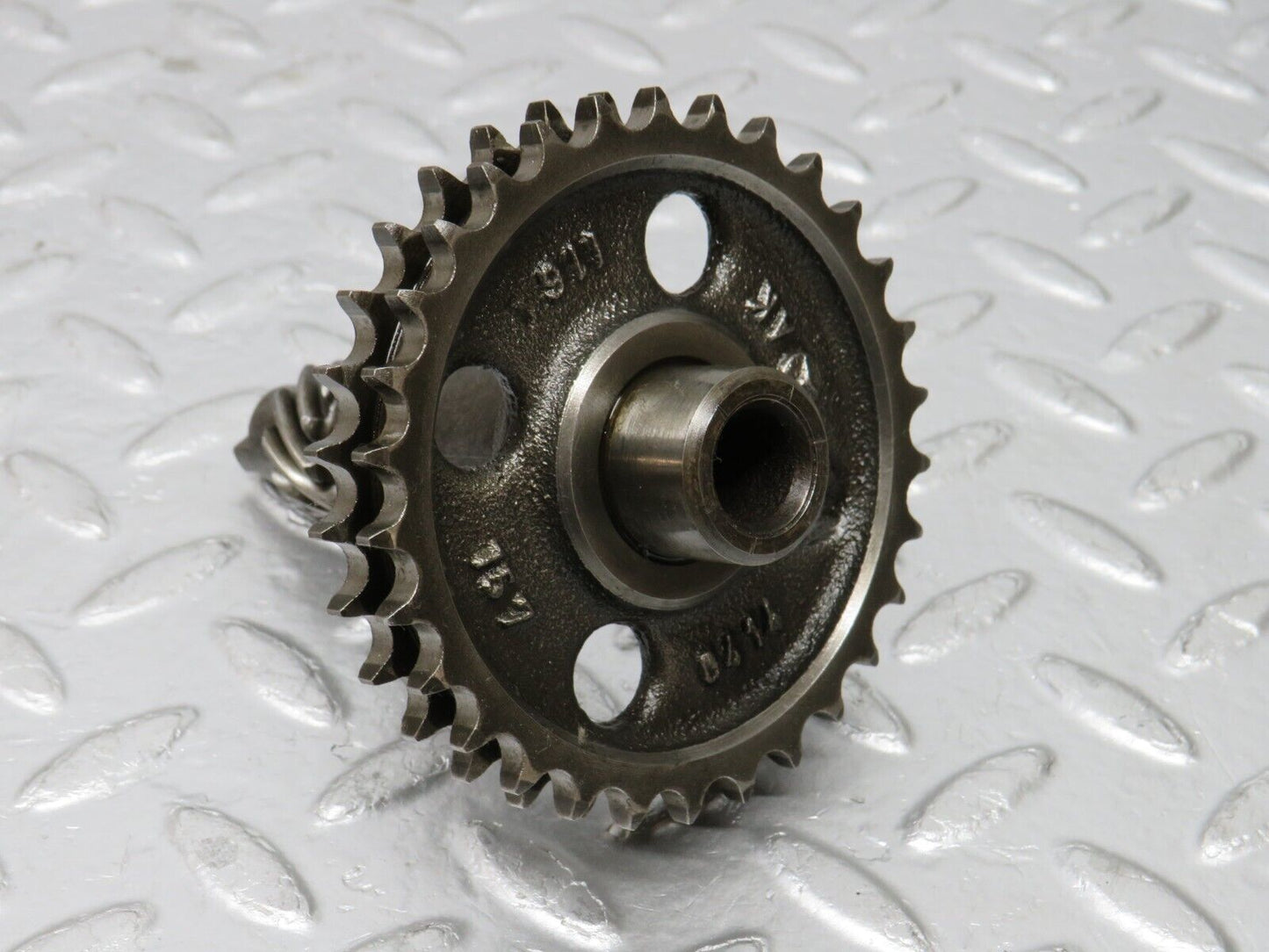 32946 Mercedes-Benz C107 R107 450 Camshaft Intermediate Timing Gear 1161570414