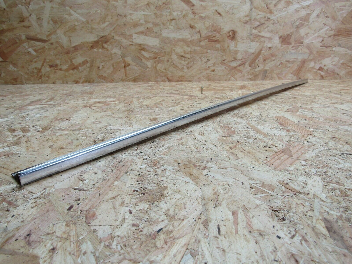 2134 Mercedes-Benz W116 350SE Centre Roof Chrome Trim Left Side