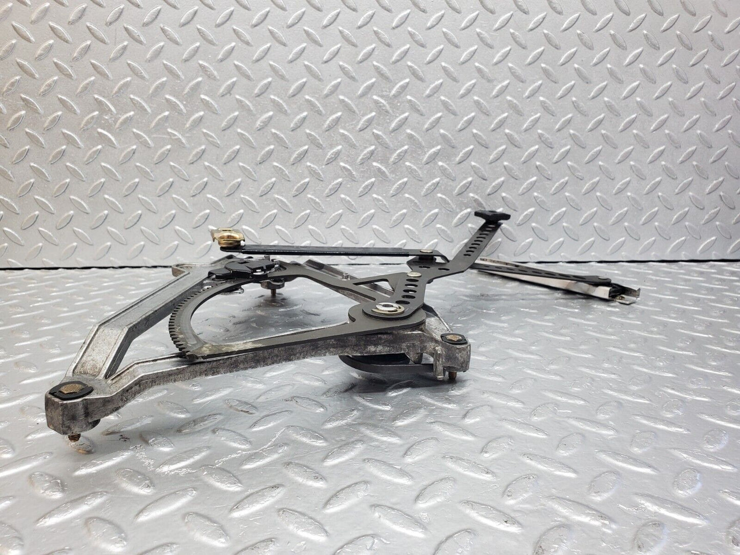 45714 Mercedes-Benz W126 420SE Front Right Power Window Regulator 13926