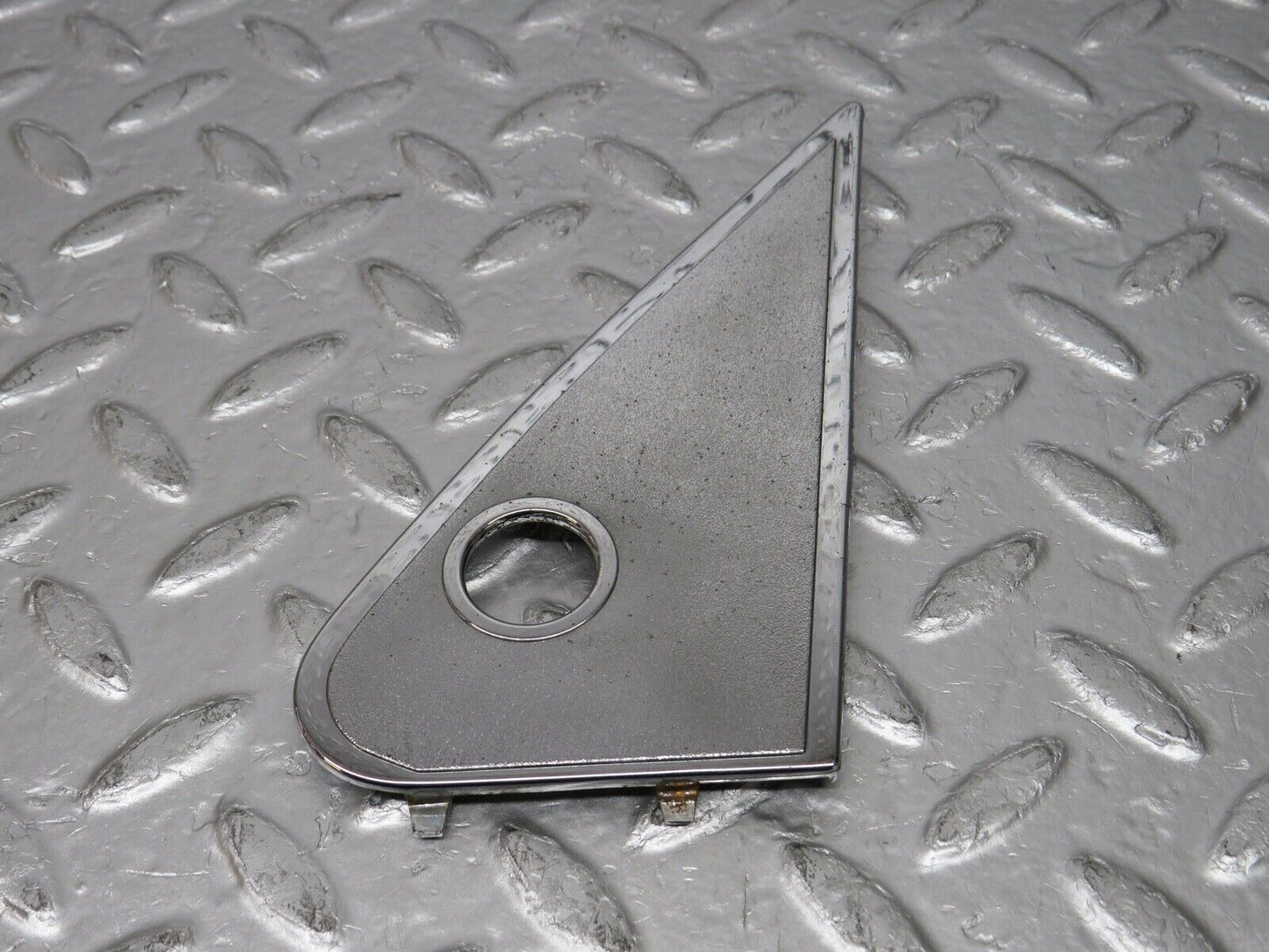 31002 Mercedes-Benz W123 230E Mirror Triangle Cover Right 1237250811