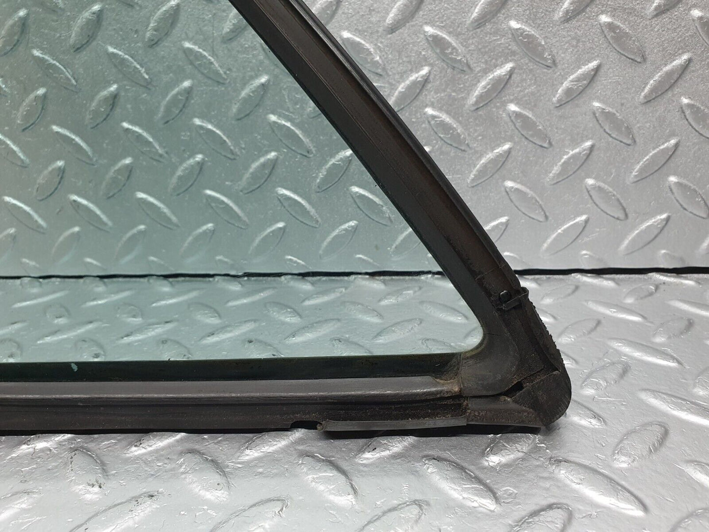 41411 Mercedes-Benz W124 200E Rear Left Quarter Window Glass 1247350524