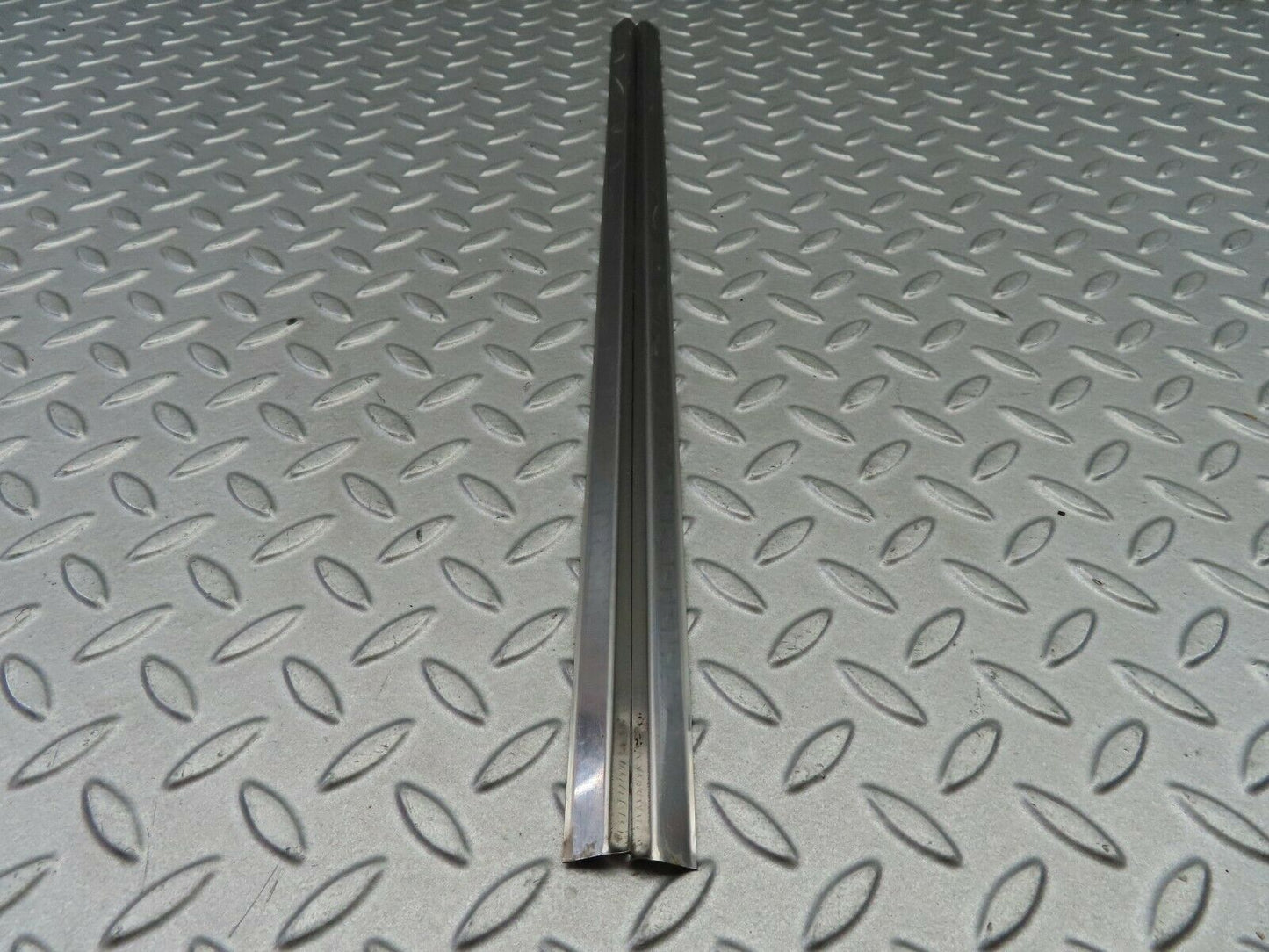 6171 Mercedes-Benz W126 380SE Sunroof Rail