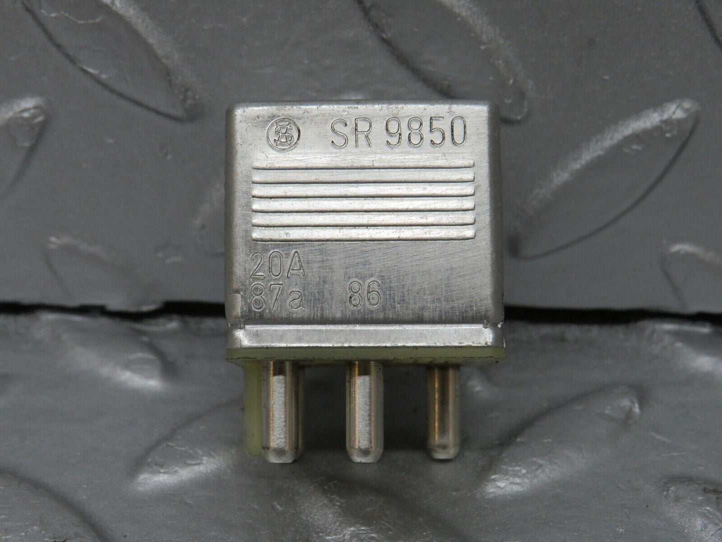 36707 Mercedes-Benz W201 190E Multi Purpose Relay 0015420219