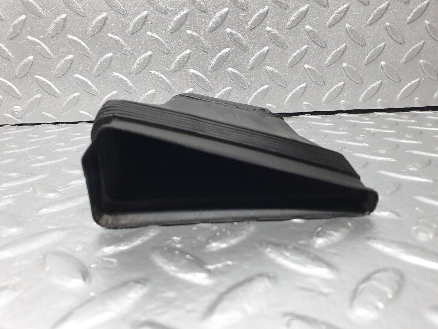 41825 Mercedes-Benz W202 C200 Air Duct Pipe 2028300425